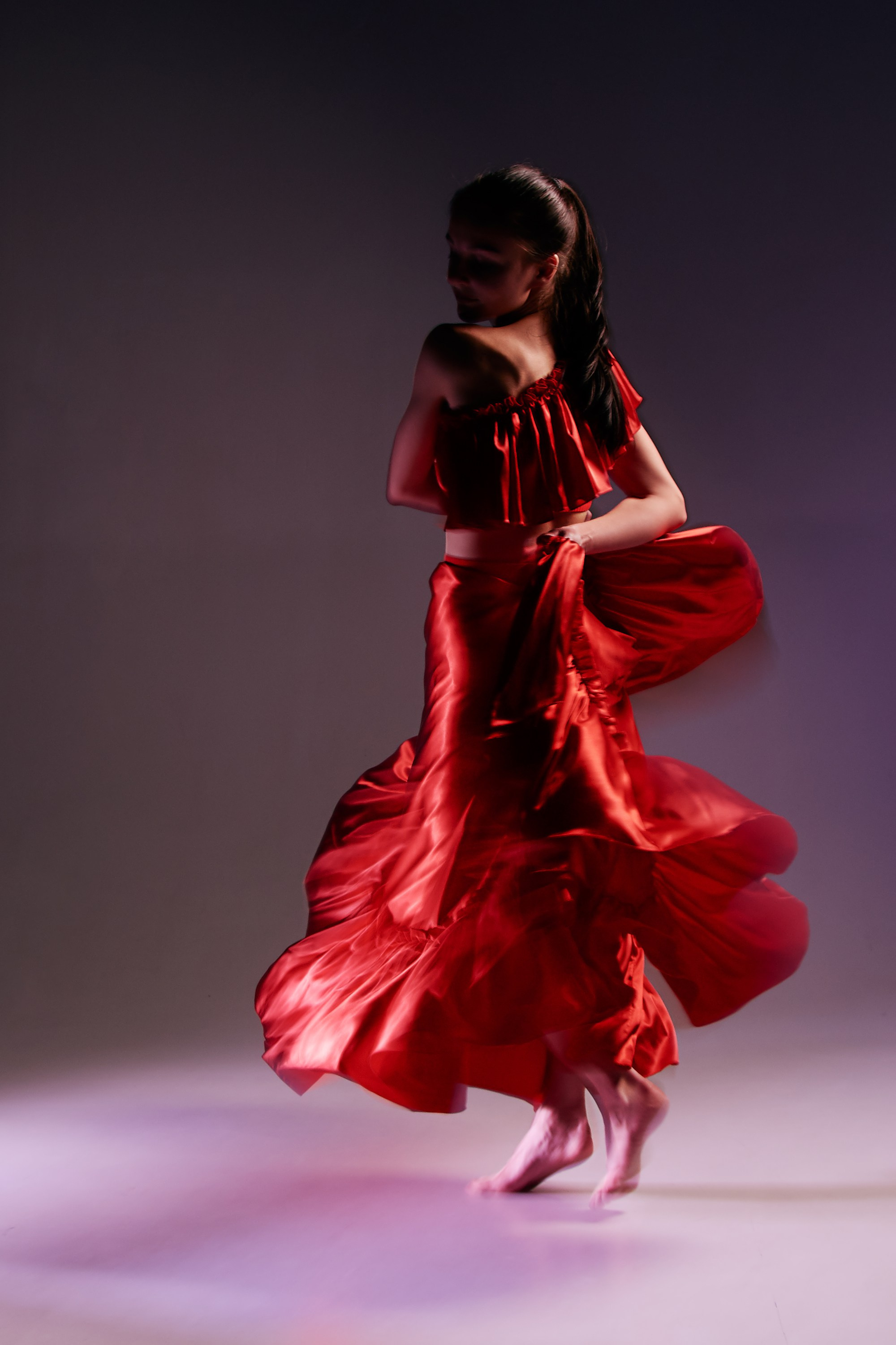 Танец. Съемка со смешанным светом. Ольга Чёкотова (Фотограф Кострома)