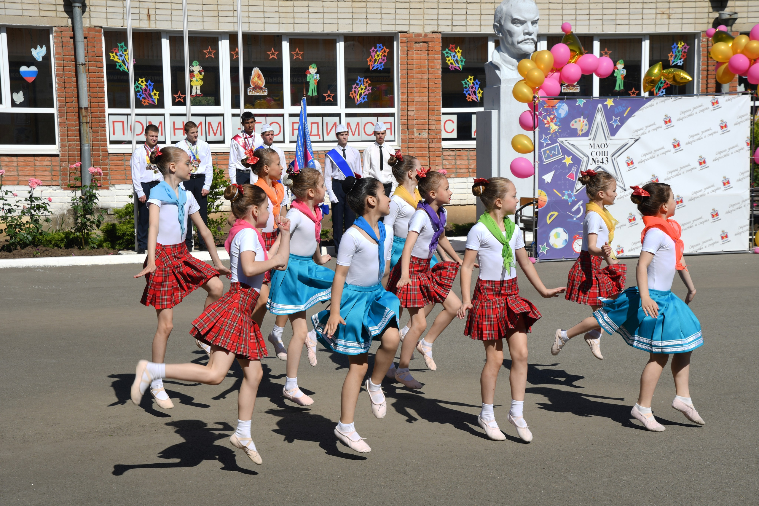Фотограф на выпускной, последний звонок, вручение аттестатов. Вячеслав Скрипник Фотограф Краснодар