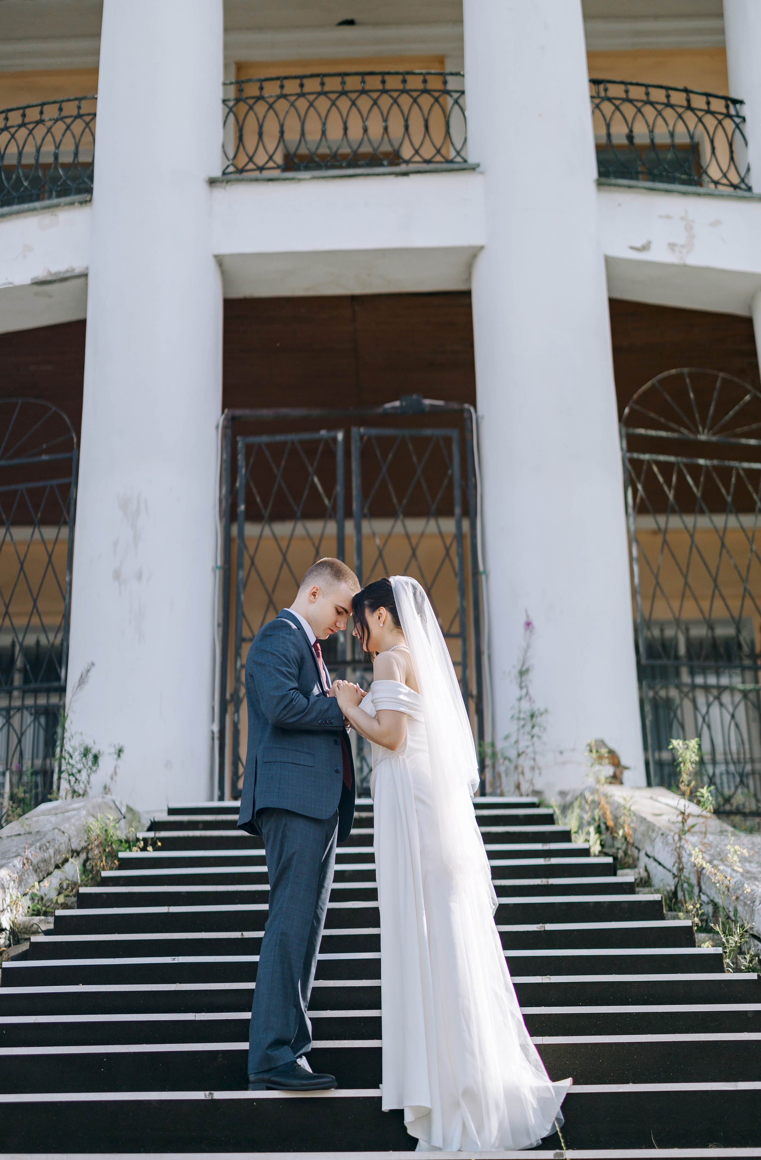 Белый лист. Александр Антонов. Профессиональный свадебный, репортажный фотограф в Москве, Подольске. Фото+Видео на любой праздник