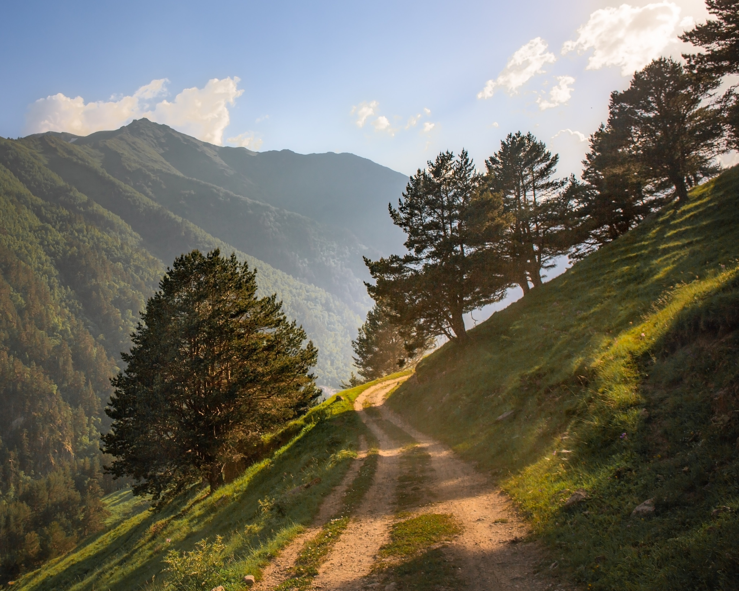 Дорога в Мухинском ущелье, Карачаево Черкесия. Фото Светланы Корнелюк