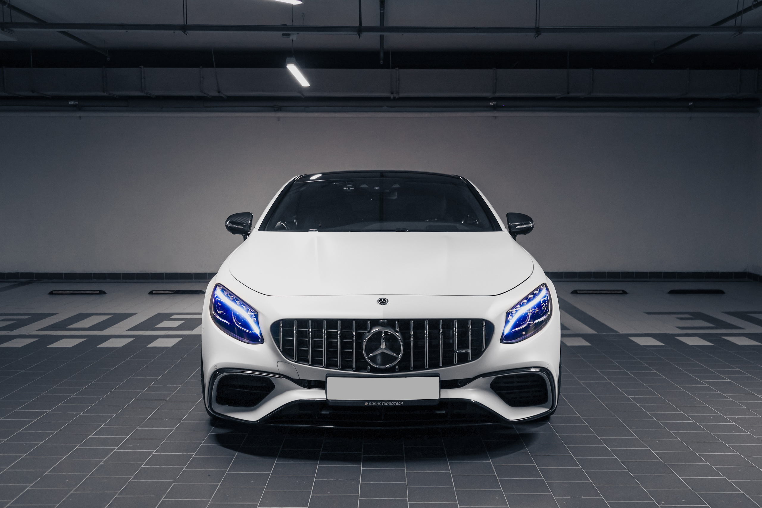 2020 MERCEDES BENZ S63 AMG WHITE ON BLACK $145,000 / 27,100 KM ODOMETER. Mixturecaptures