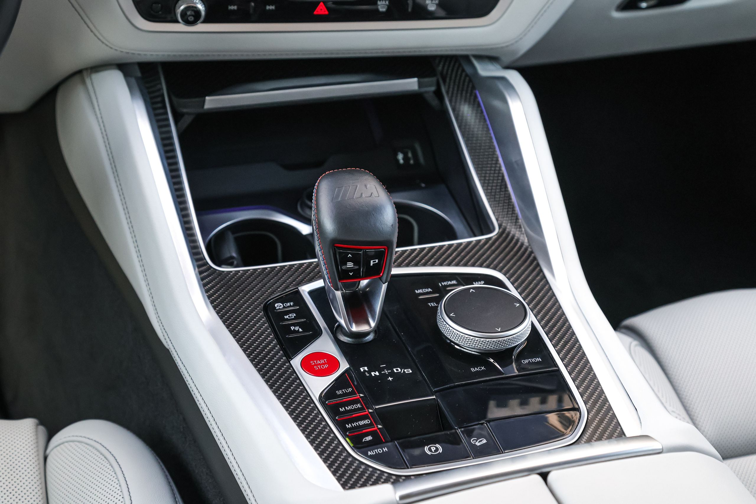 2024 BMW XM. Mixturecaptures