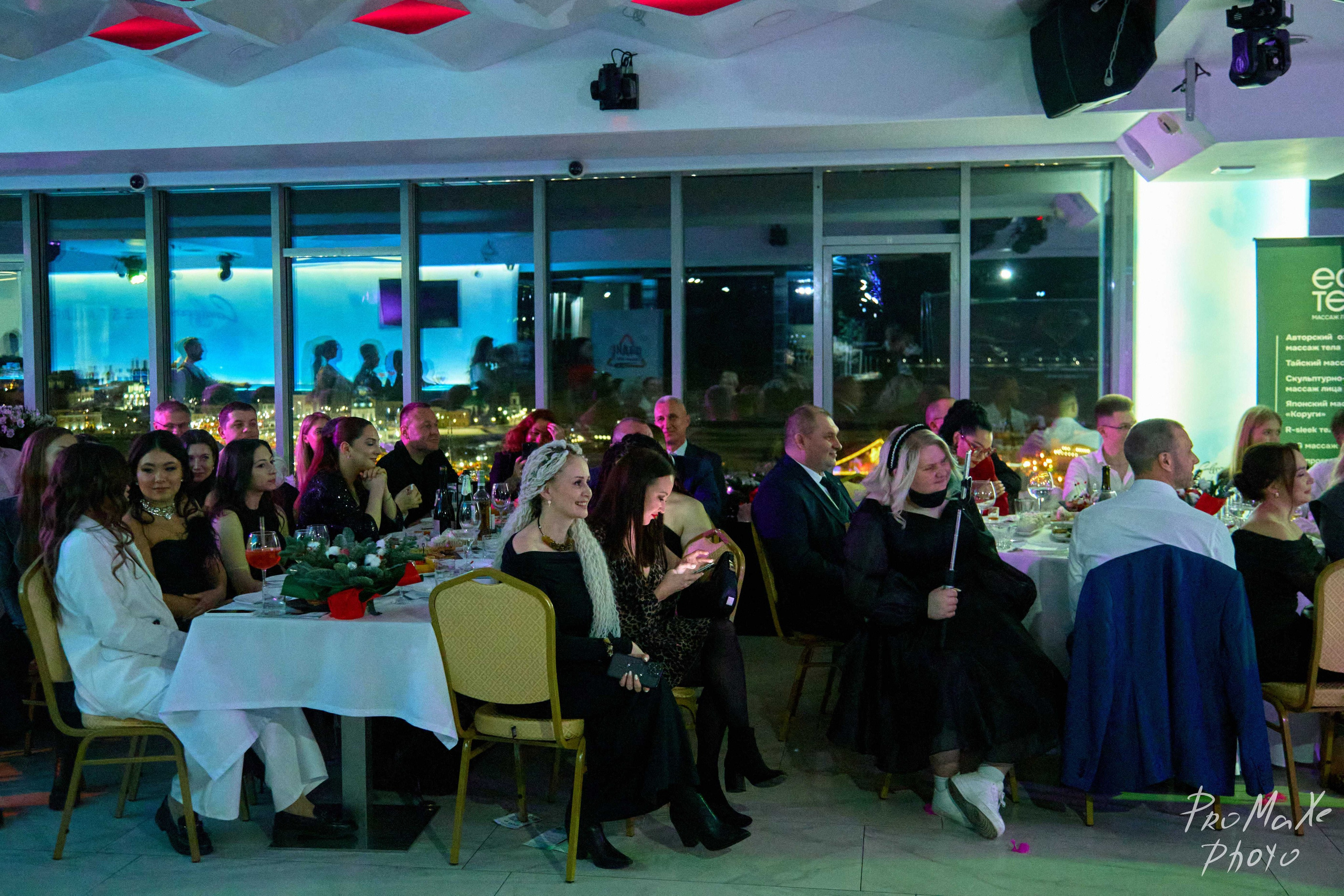 Зал КРАСА МАСС-МЕДИА ЧУВАШИИ. Владимир Суздалов (ProMaXe) — Портретный фотограф, тематические фотосессии в Чебоксарах