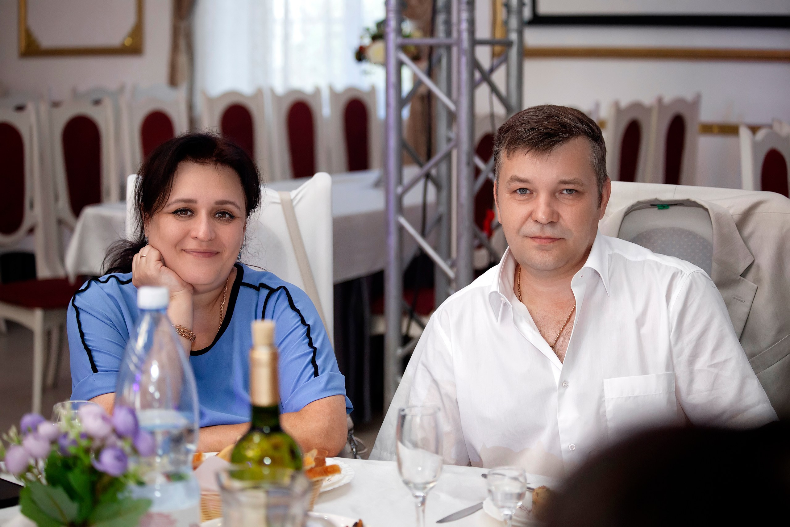 Портрет гостей на банкетной части свадебной съёмки