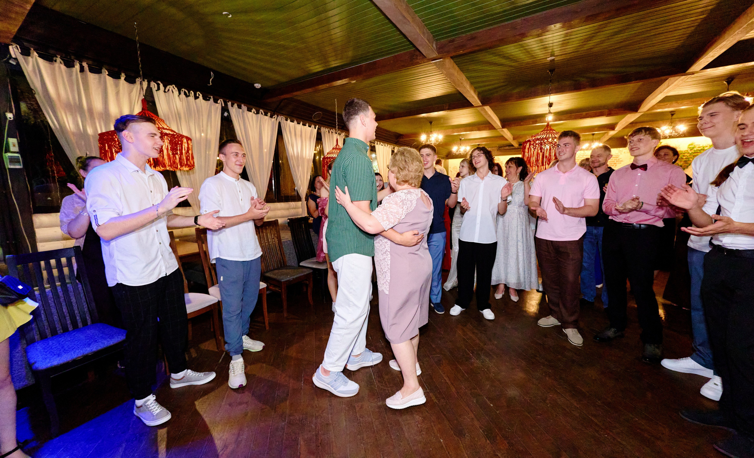 Выпускной 35 Сош. Фотограф Выпускные альбомы Таганрог Сергей Коробченко