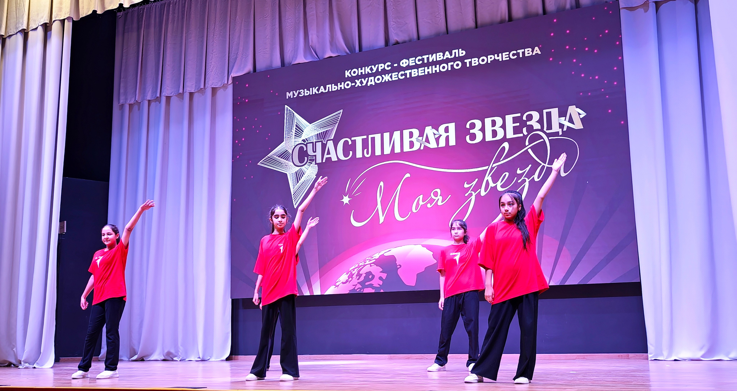 1 ноября 2025 г, г. Бохтар, Таджикистан. Золотое яблочко