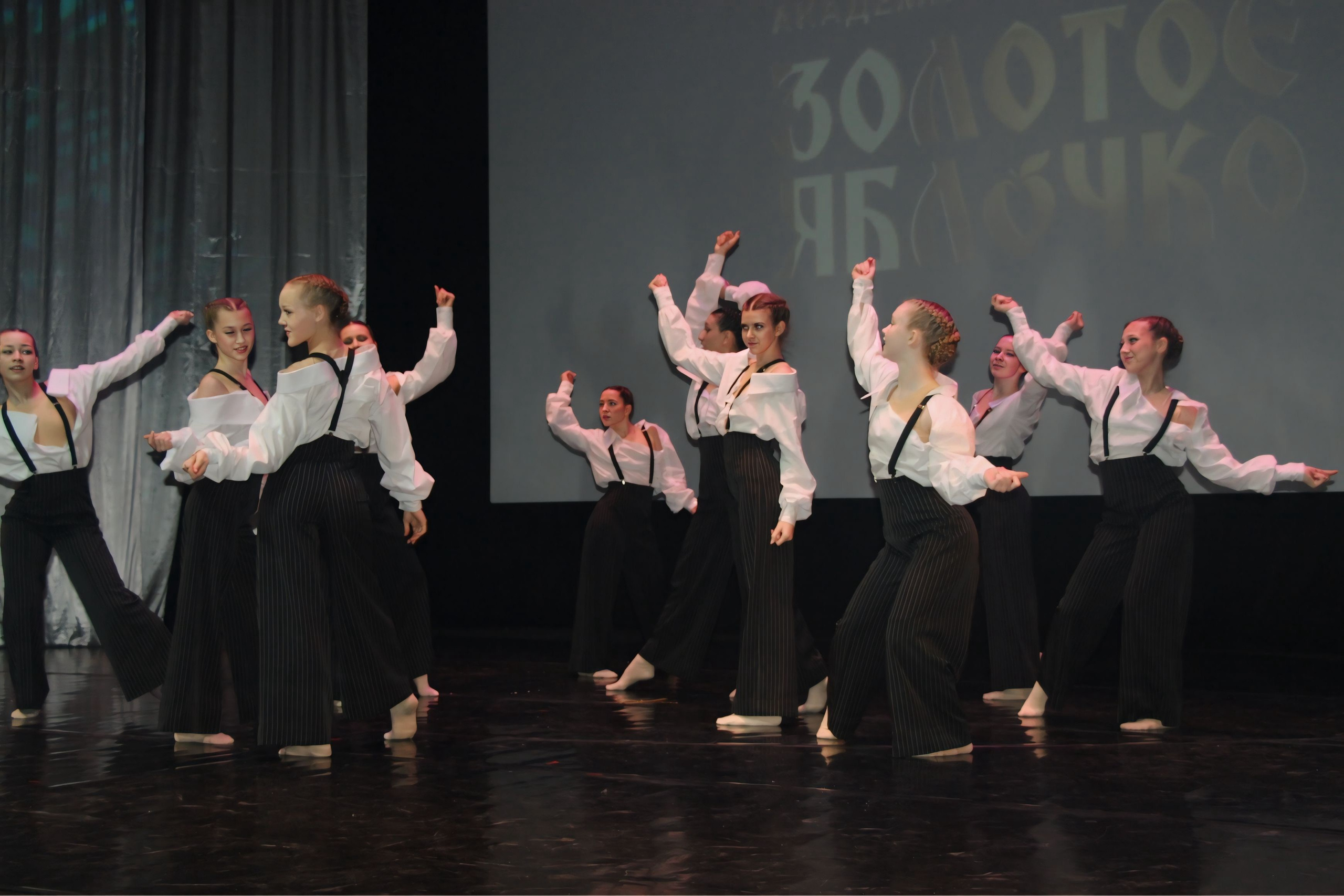 26 апреля, г. Астрахань. Золотое яблочко