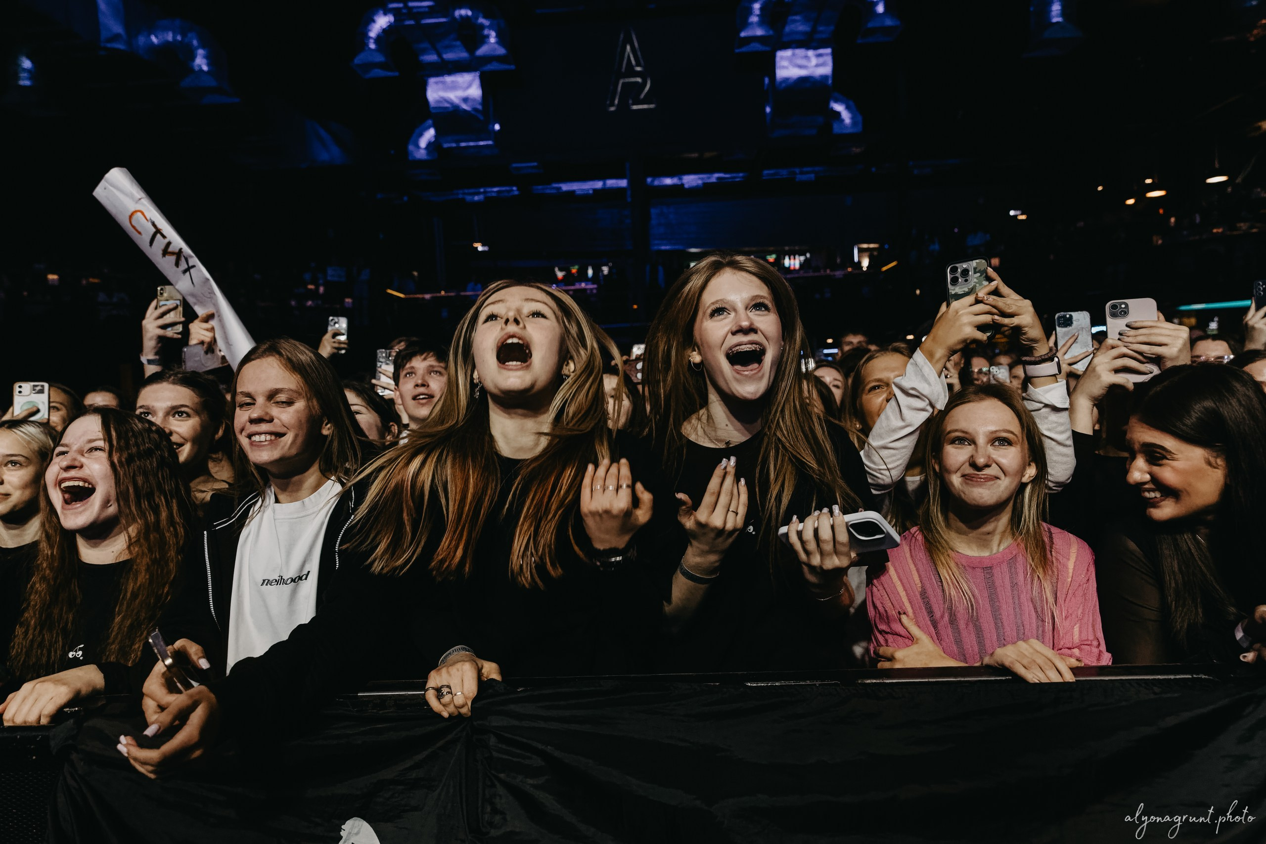 Ваня Дмитриенко, фоторепортаж СПб, A2, 23.10.2025. Алена Адрианова: фотограф в Санкт-Петербурге