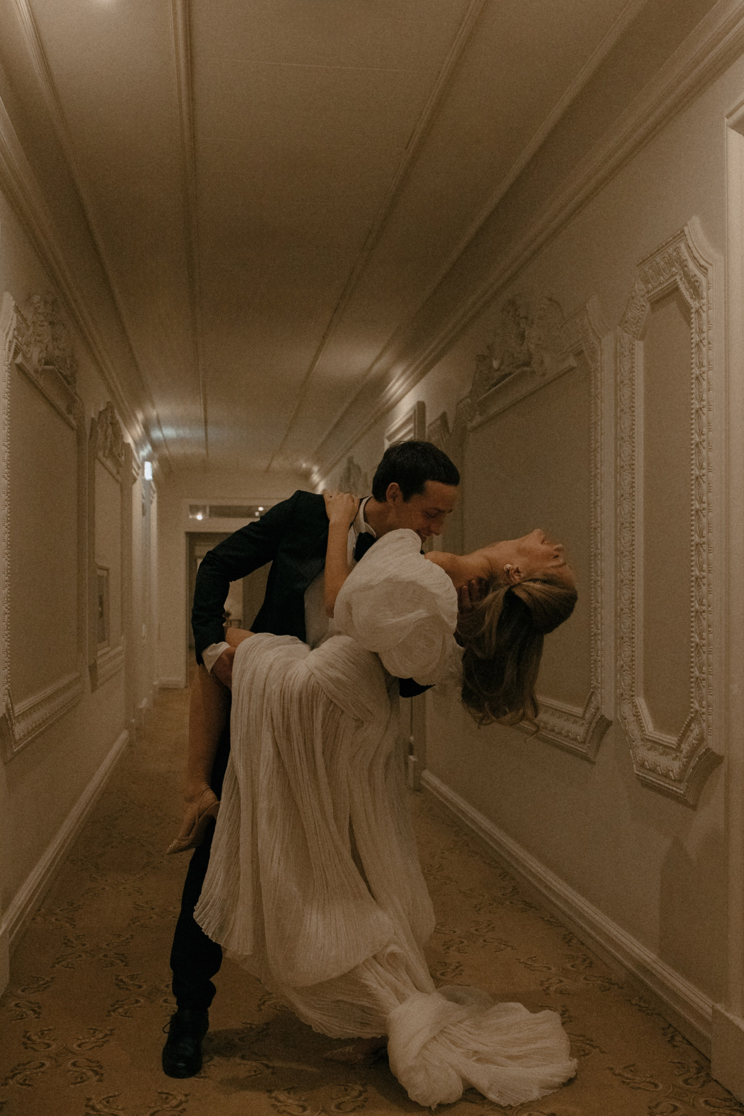 Свадебная фотосъемка в отеле Савой. Свадебный фотограф Москва