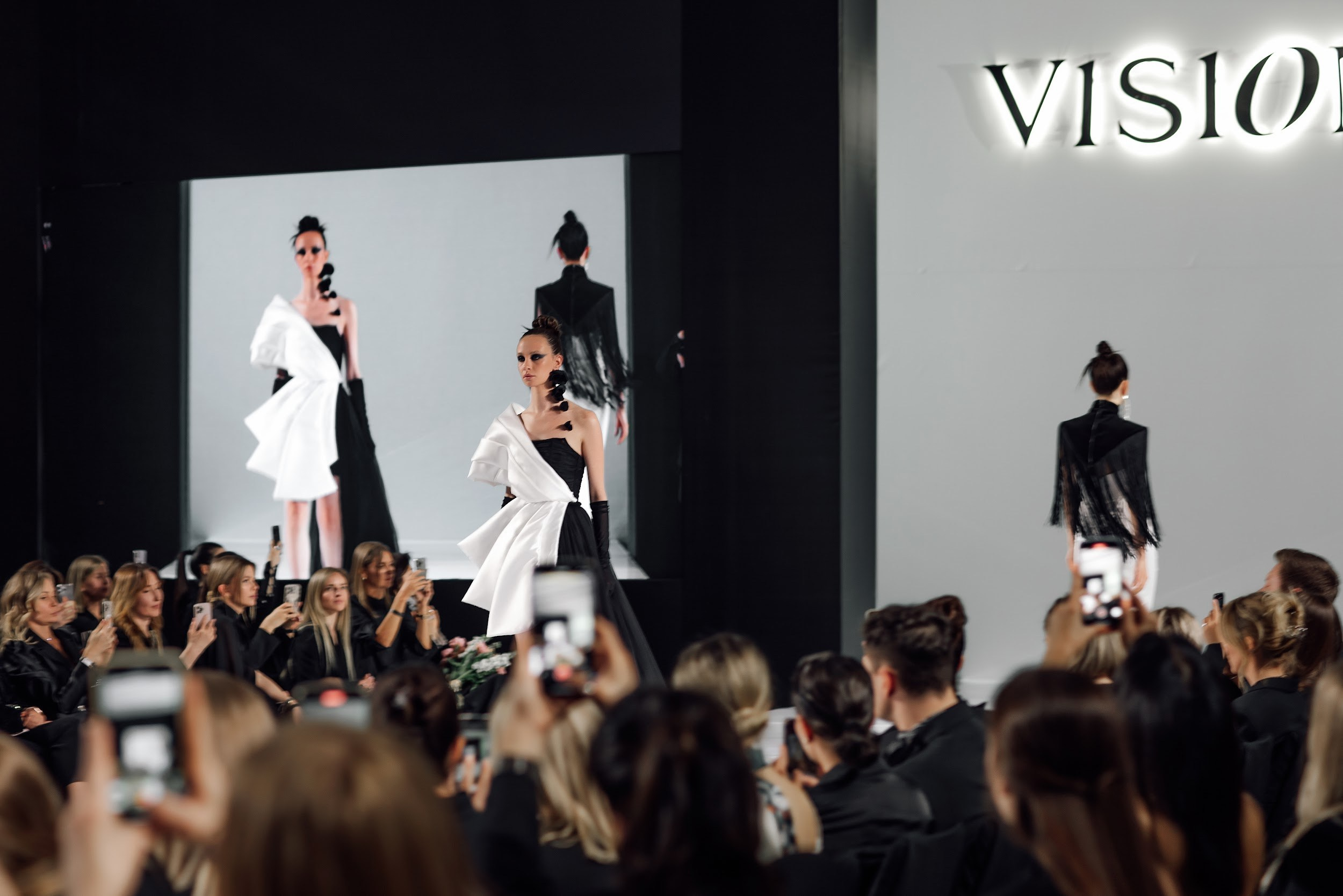 VISION. Любовь Чуляева — свадебный фотограф в Москве и Европе