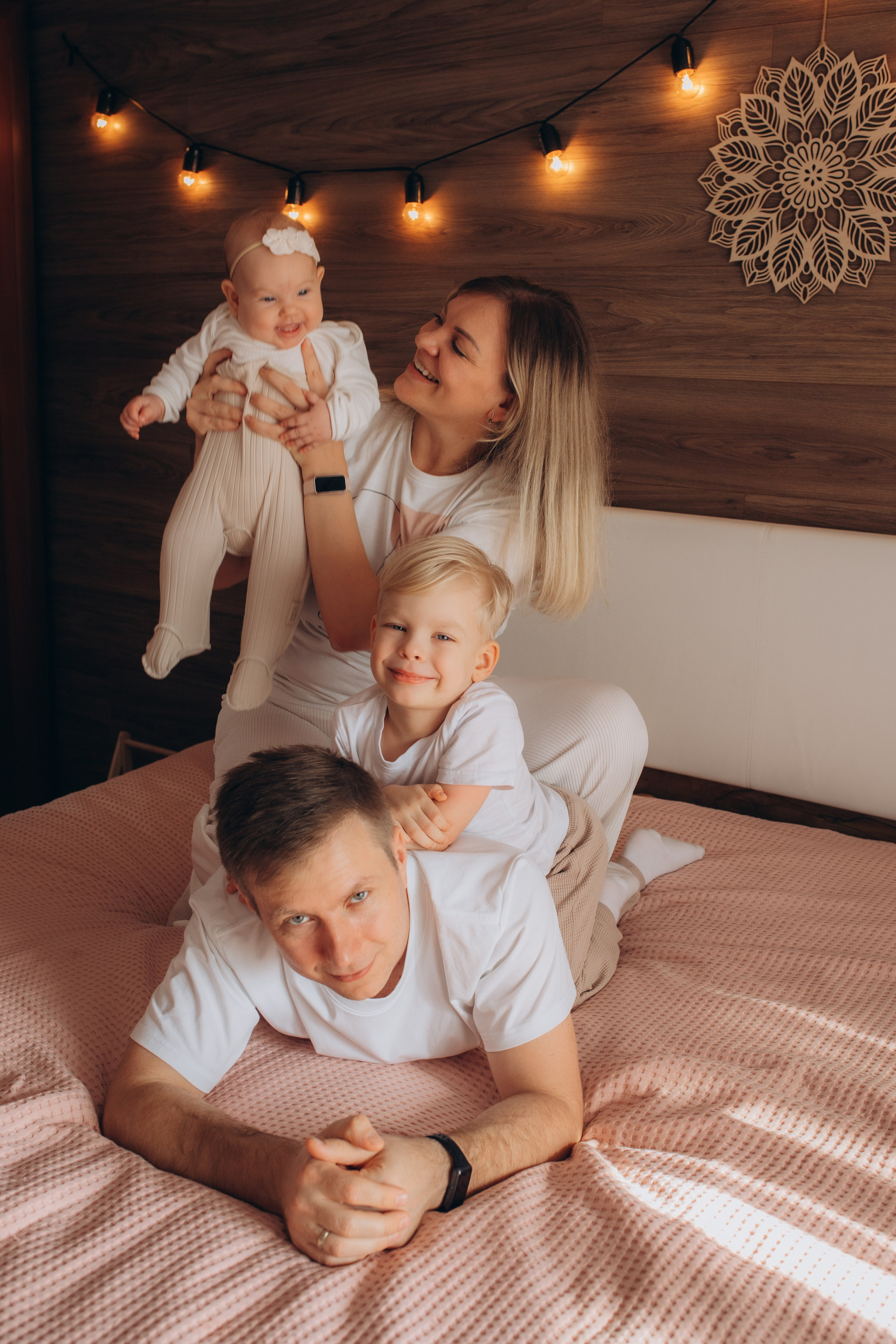 Катя, Денис и малыши. Семейный и домашний фотограф в Москве и МО Королева Валерия