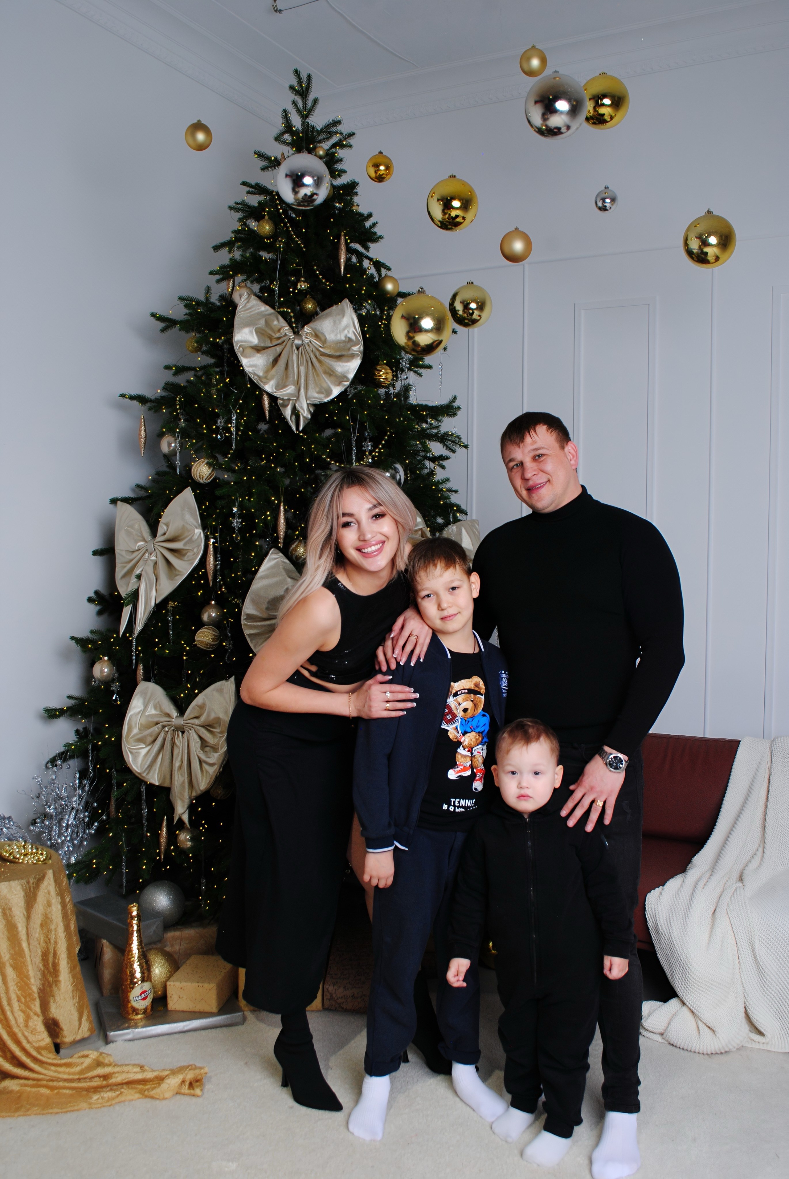 Юля и семья. Фотограф Мария Мусаелян