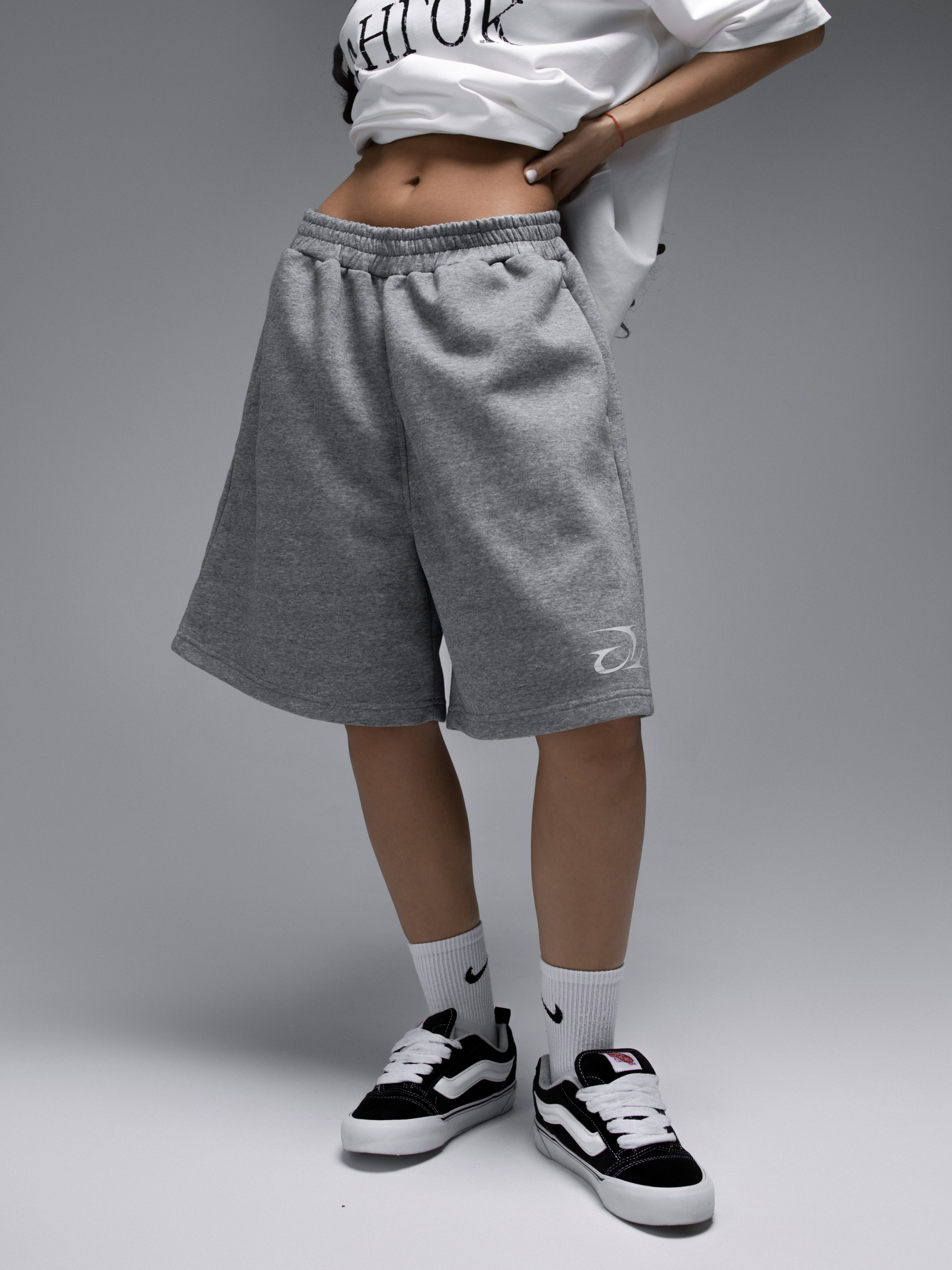 КАТАЛОГ | серый фон. RUNA production — стильные съемки для брендов