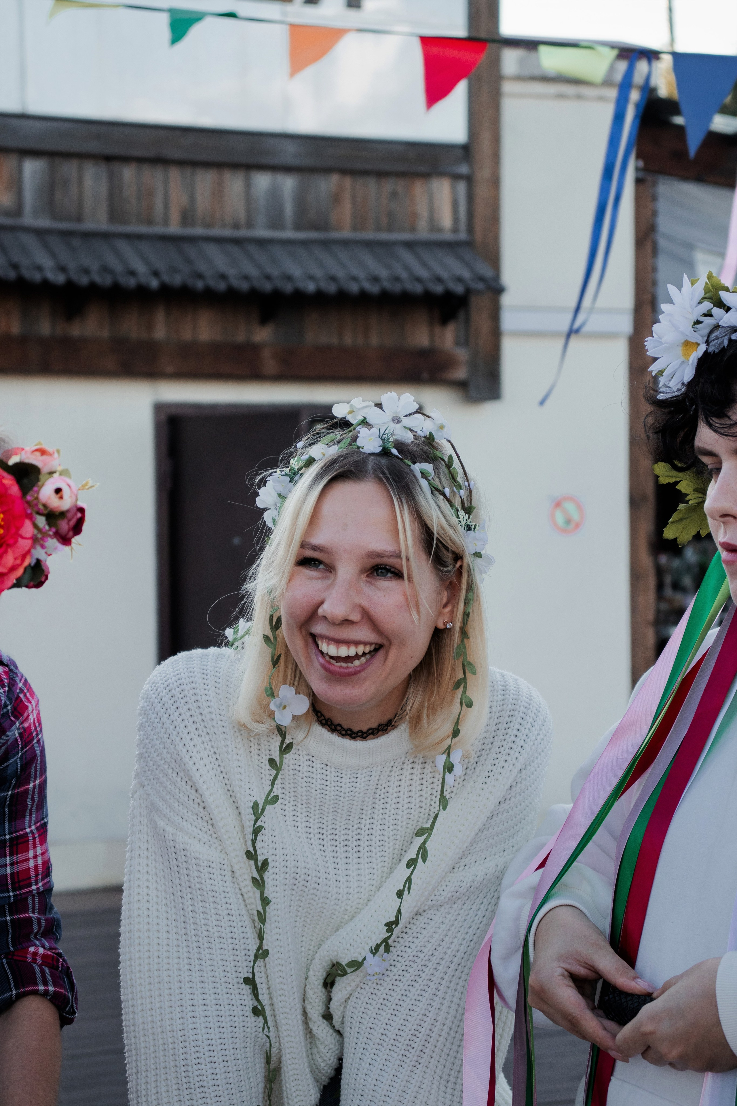 Съёмка корпоратива в городе Томск на крыше музея славянской мифологии