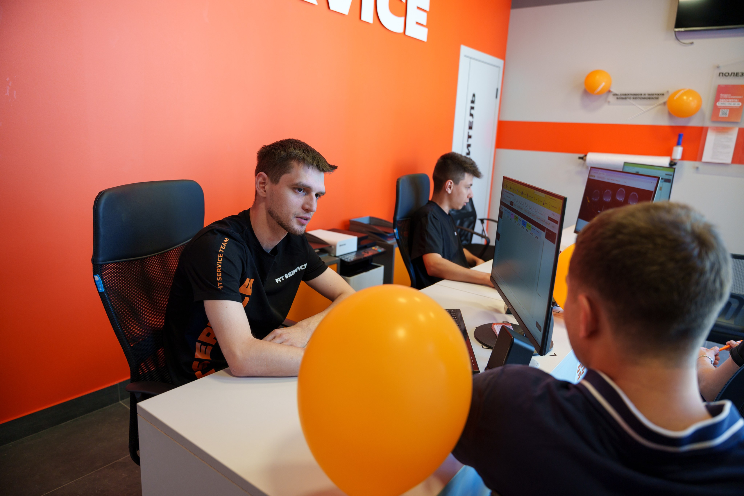 Интерьерная фотосъемка автосервиса Fit Service в Краснодаре — Профессиональная фотосъемка интерьера техцентра в Краснодаресеть СТО. Шедевры для Вас! Фотограф и Видеограф в Краснодаре Пахиев Руслан