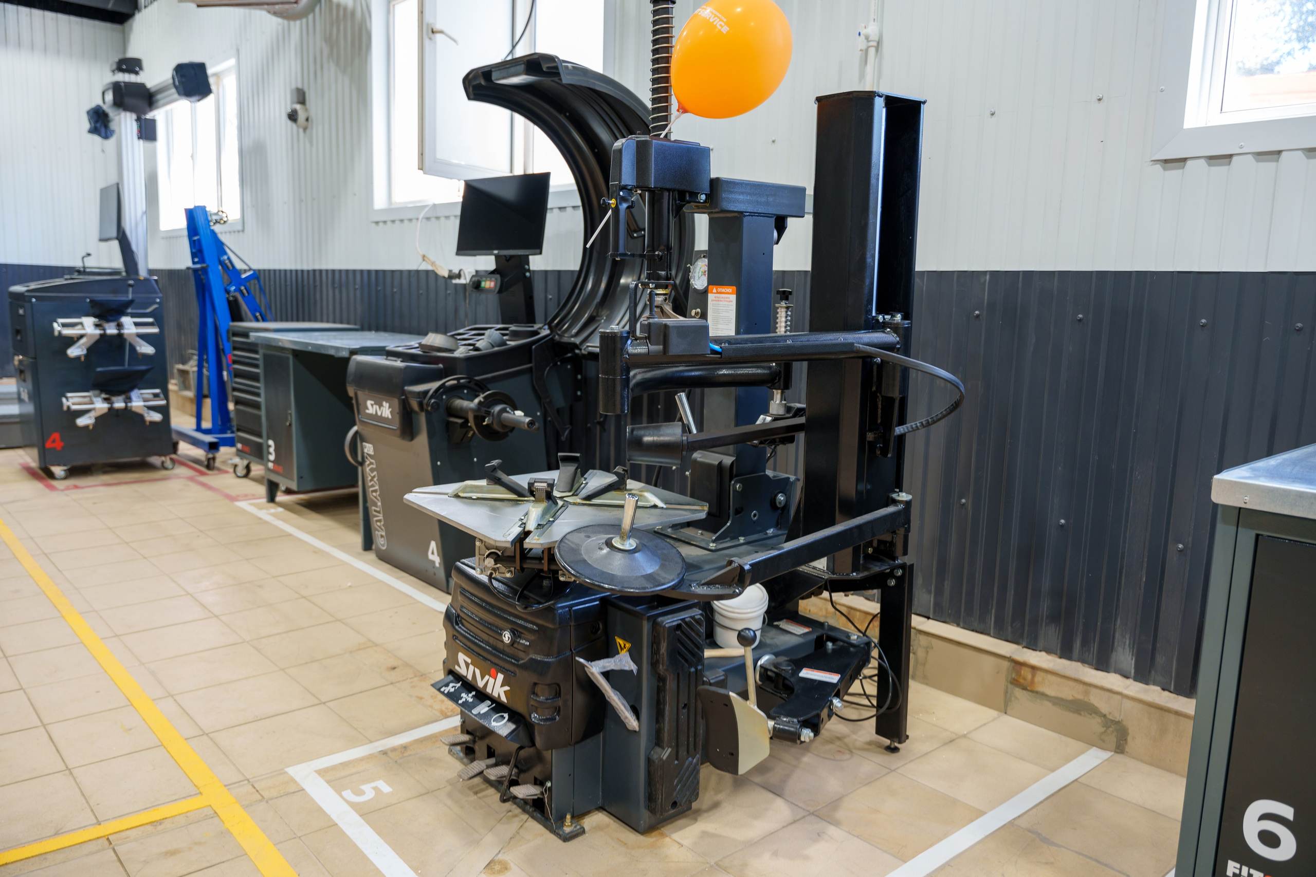 Интерьерная фотосъемка автосервиса Fit Service в Краснодаре — Профессиональная фотосъемка интерьера техцентра в Краснодаресеть СТО. Шедевры для Вас! Фотограф и Видеограф в Краснодаре Пахиев Руслан