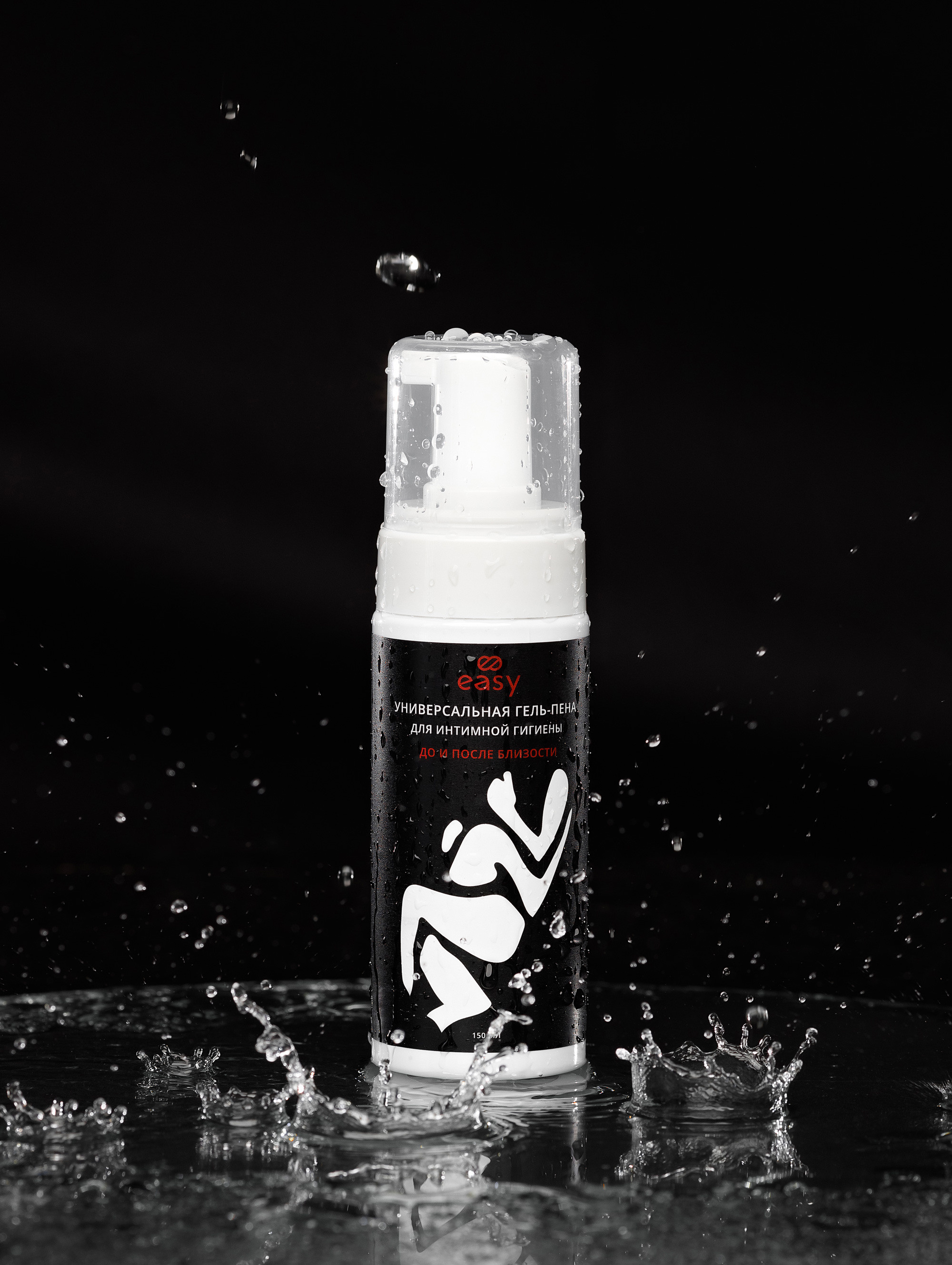 предметная фотосъемка с брызгами на черном фоне