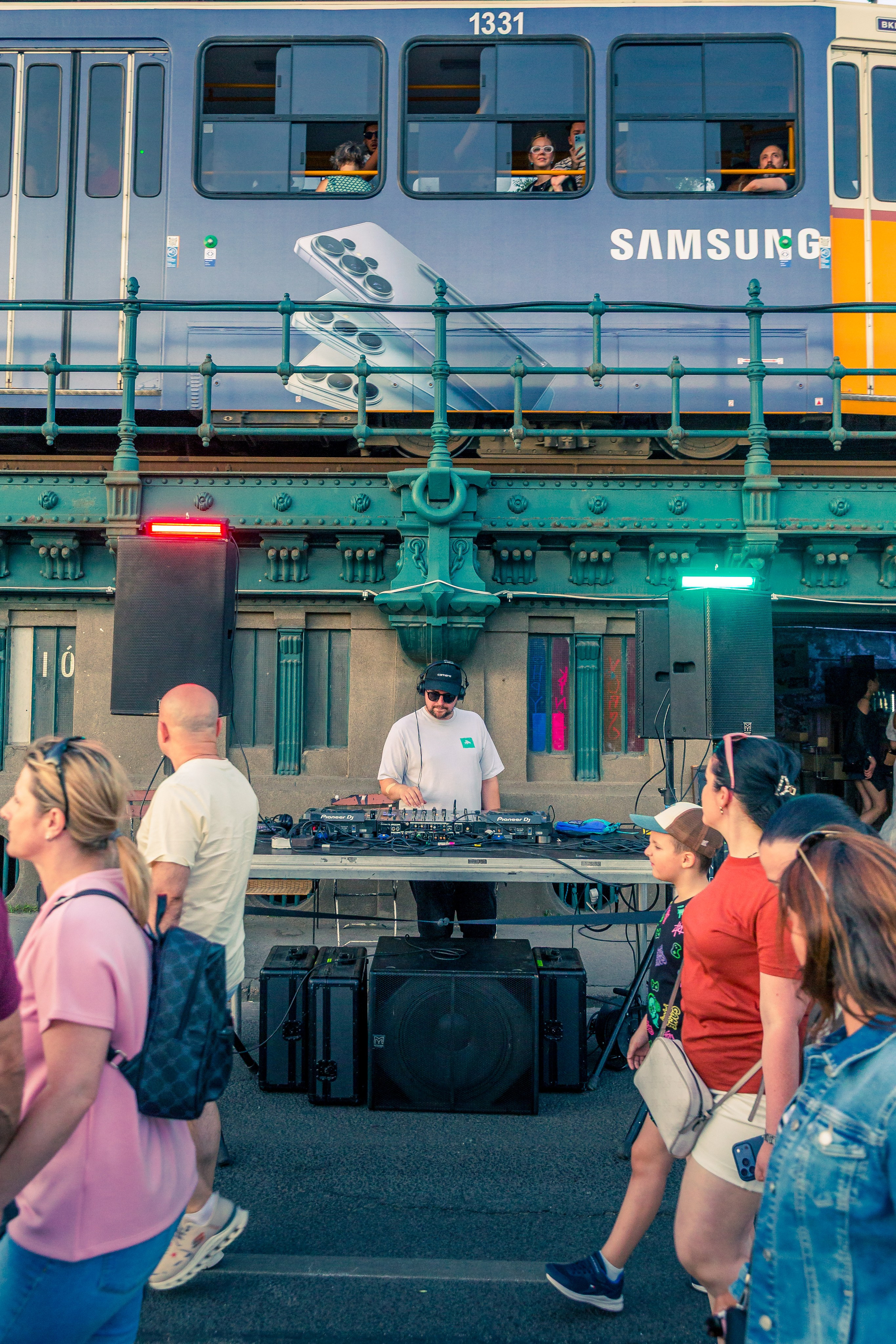 STREET PHOTOGRAPHY. Photographer in Budapest  — Yura Knyazev