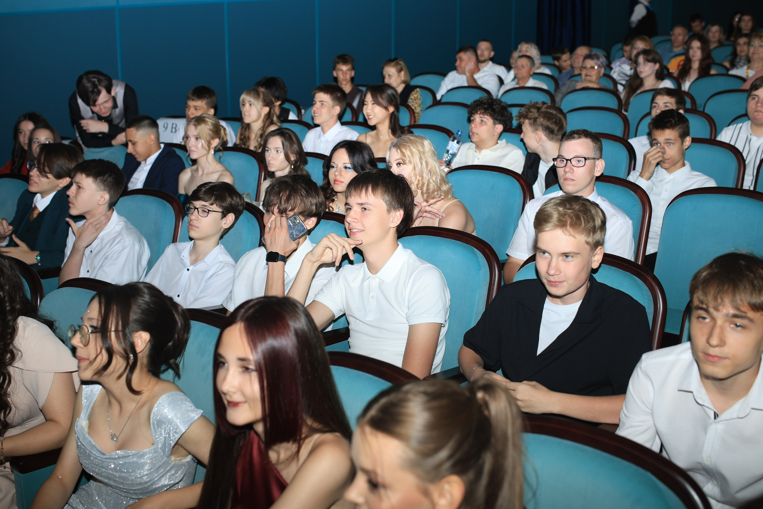 Вручение аттестатов 9 класс. Семейный фотограф в Волгограде Надежда Головко