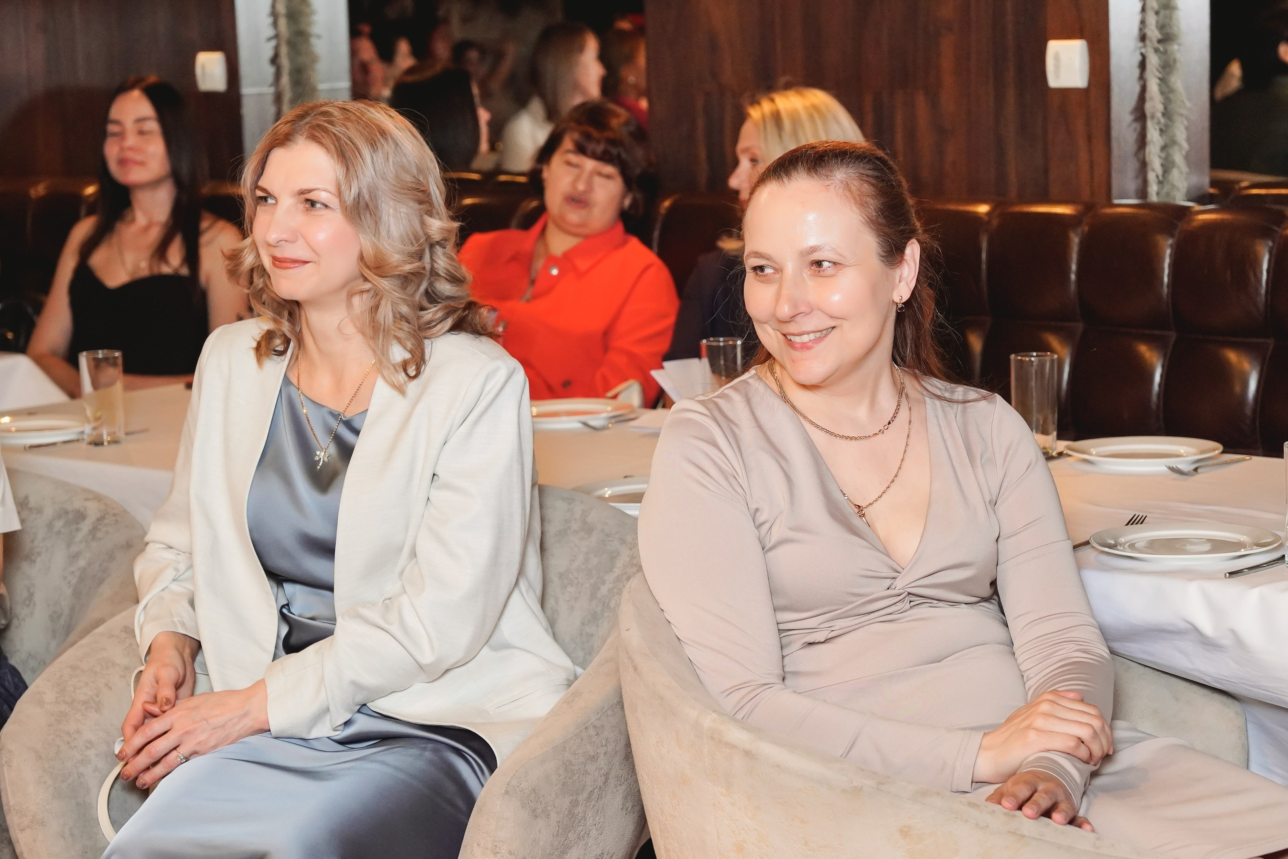 Выпускной. Занимаюсь профессиональной фотографией и живу рядом с Байкалом. Работаю в разных жанрах