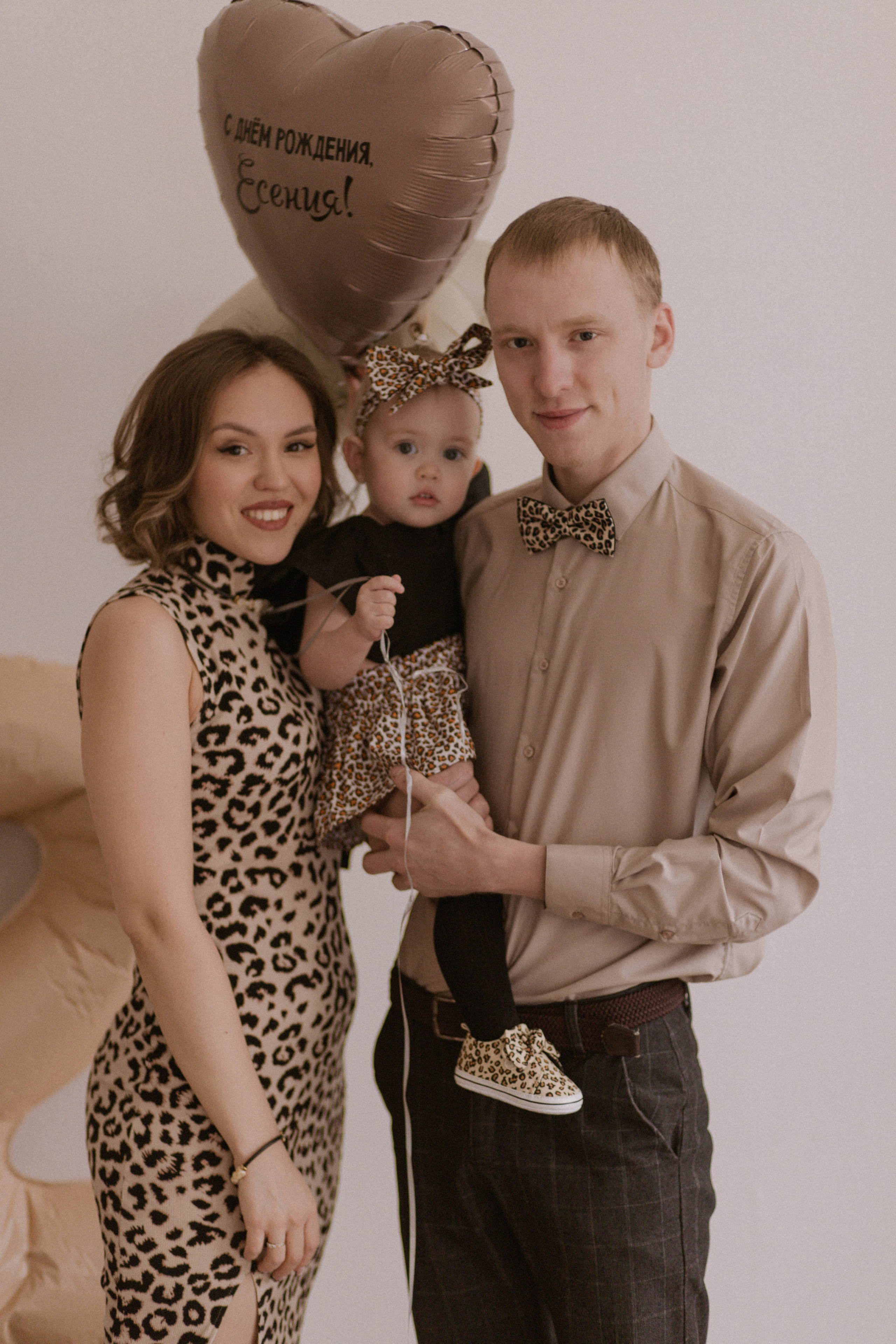 Олеся, Есения и Артём. Главная