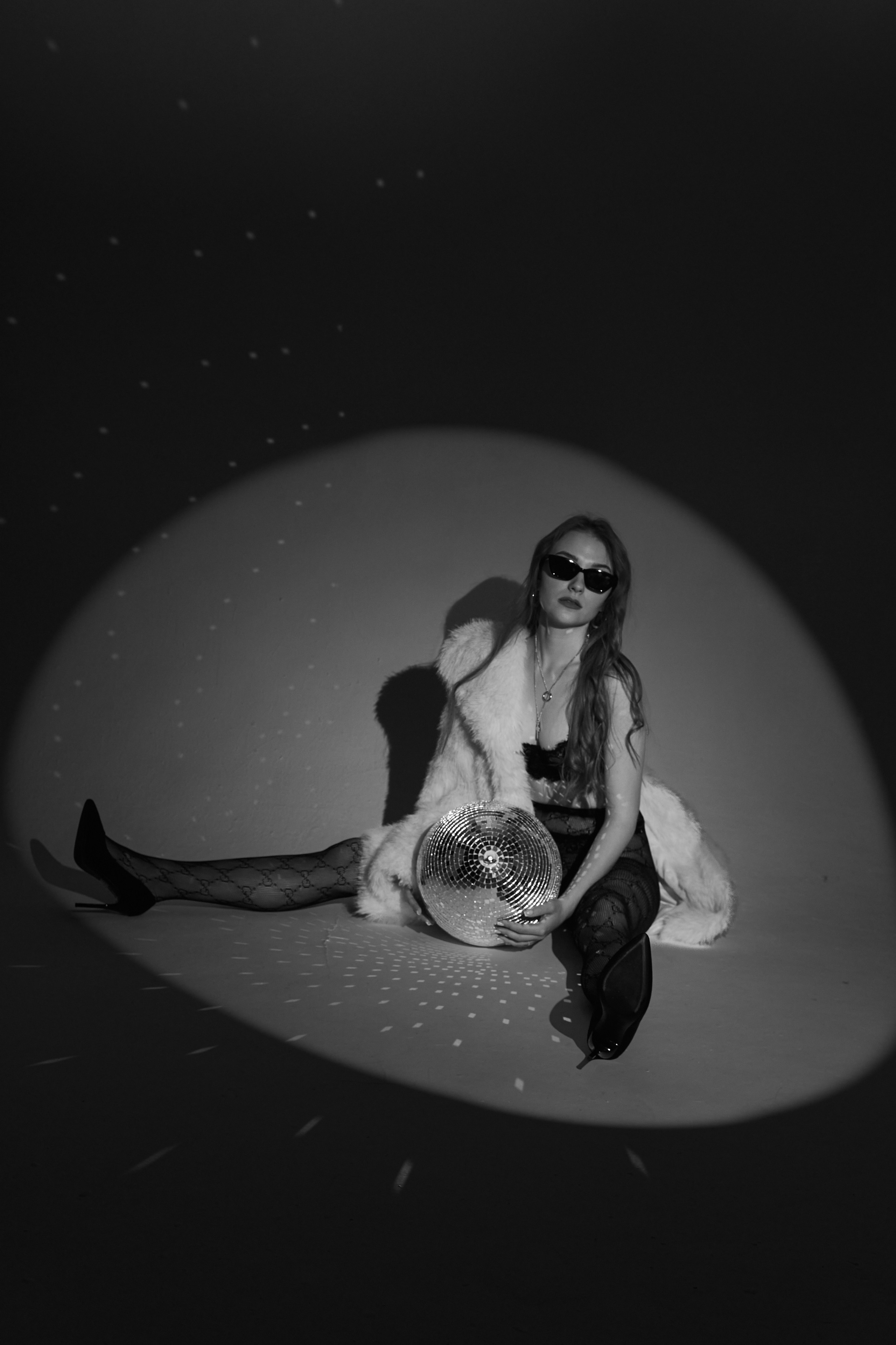 Стильная фотосессия в студии в шубе и белье. Фотограф Наталья Воронина Москва