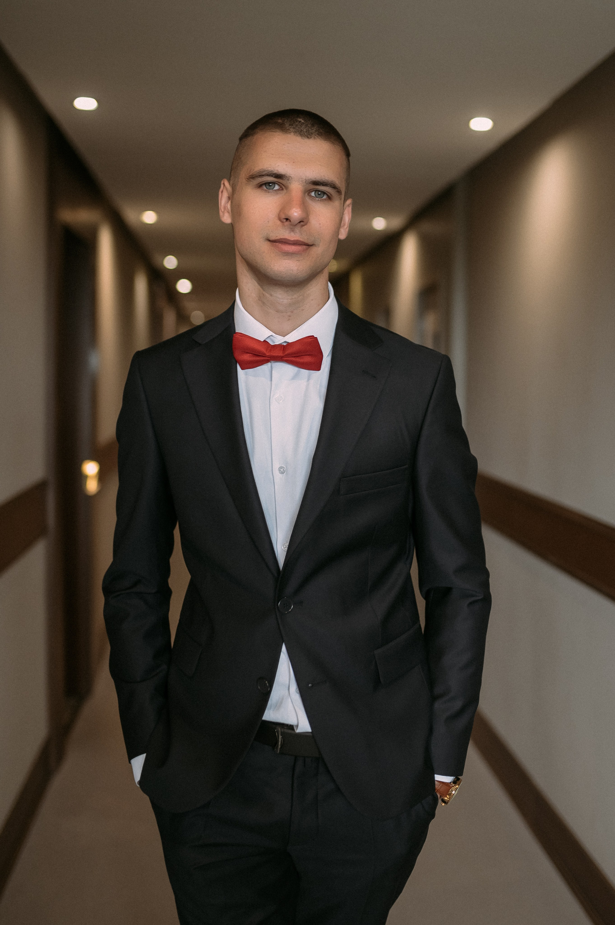 Свадебное утро и прогулка красивой яркой пары. Свадебный и семейный фотограф в Симферополе Дарья Маркова