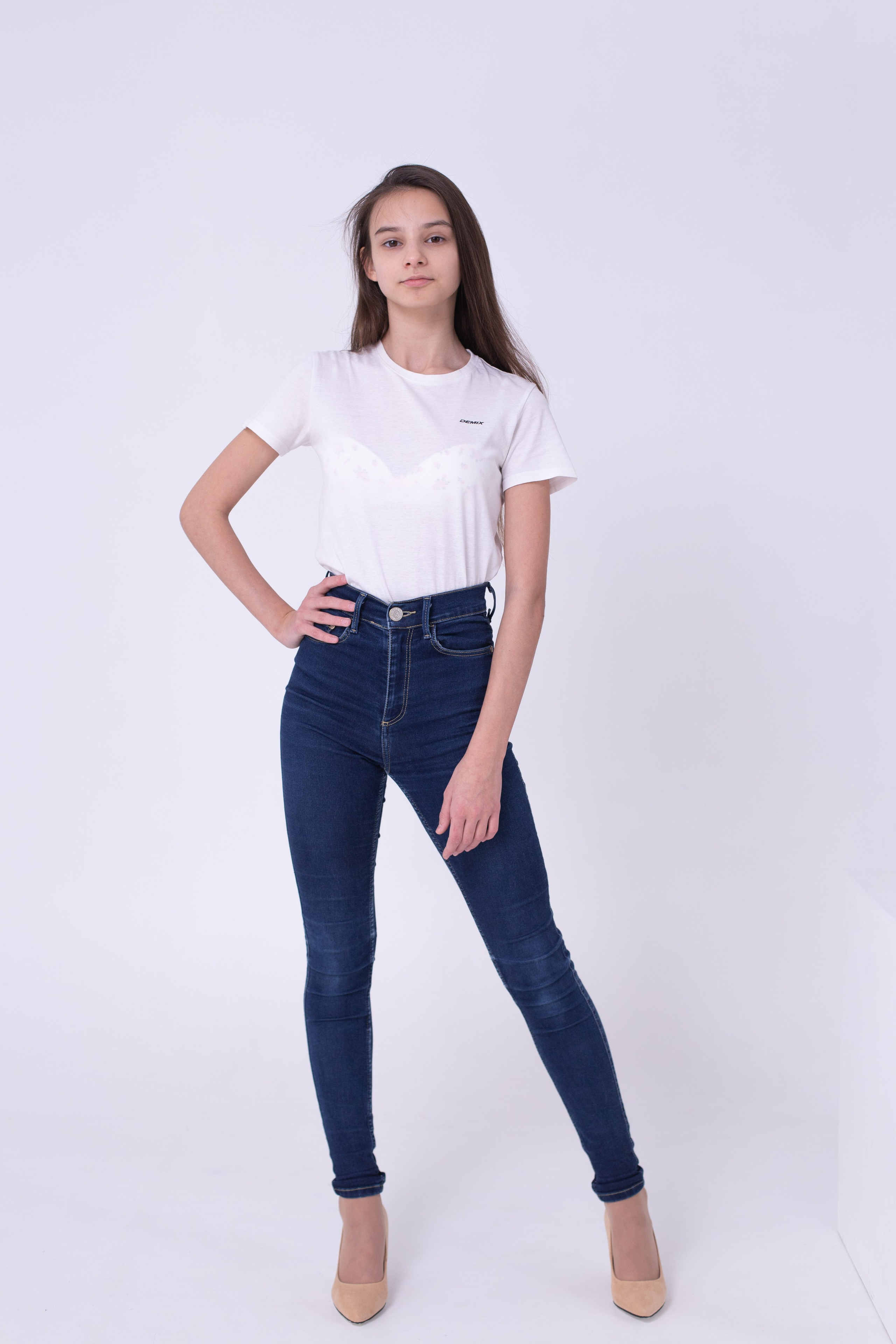 Профессиональная съемка моделей в сочинской фотостудии для модельного агентства, полароиды, снепы, снэпы. Предметный и фудфотограф в Сочи Дарина Погодаева