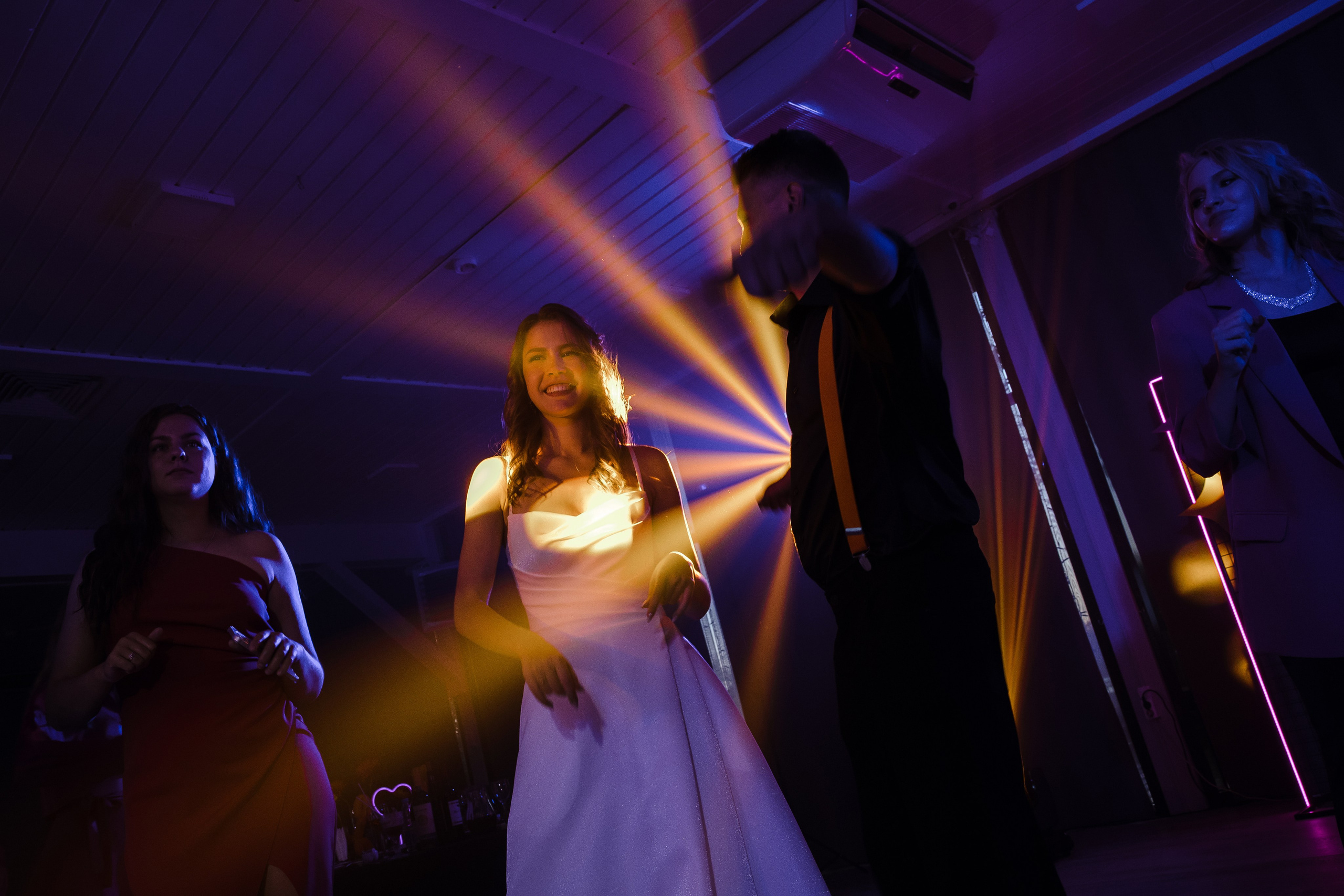 Яркая свадьба в «Нет на карте» в Самаре. Свадебный и семейный фотограф в Самаре и Тольятти | Елена Топанцева