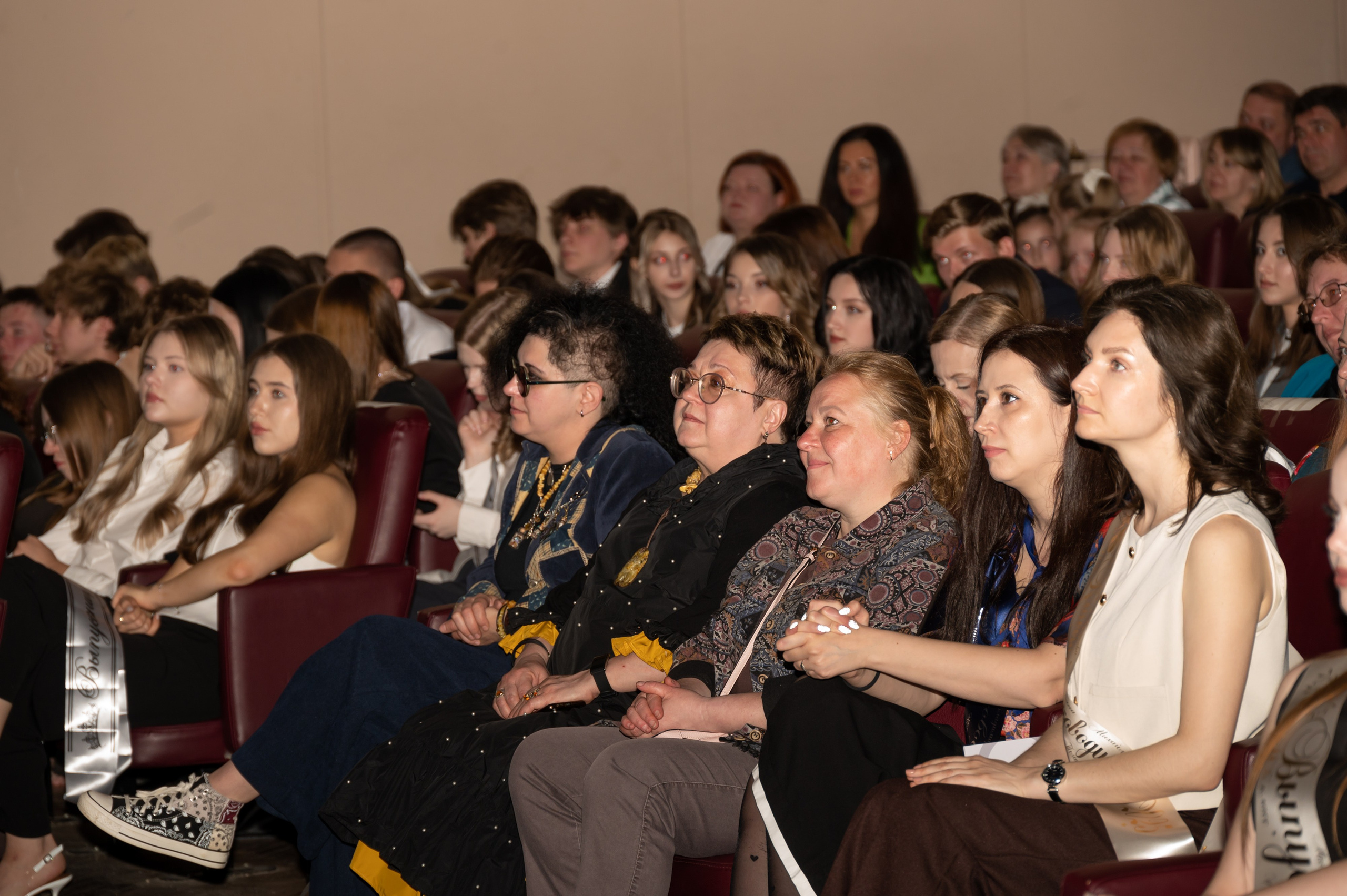 Школьная фотосессия в Туле. Портретный, семейный, свадебный фотограф. Бизнес, контент съёмка. Тула