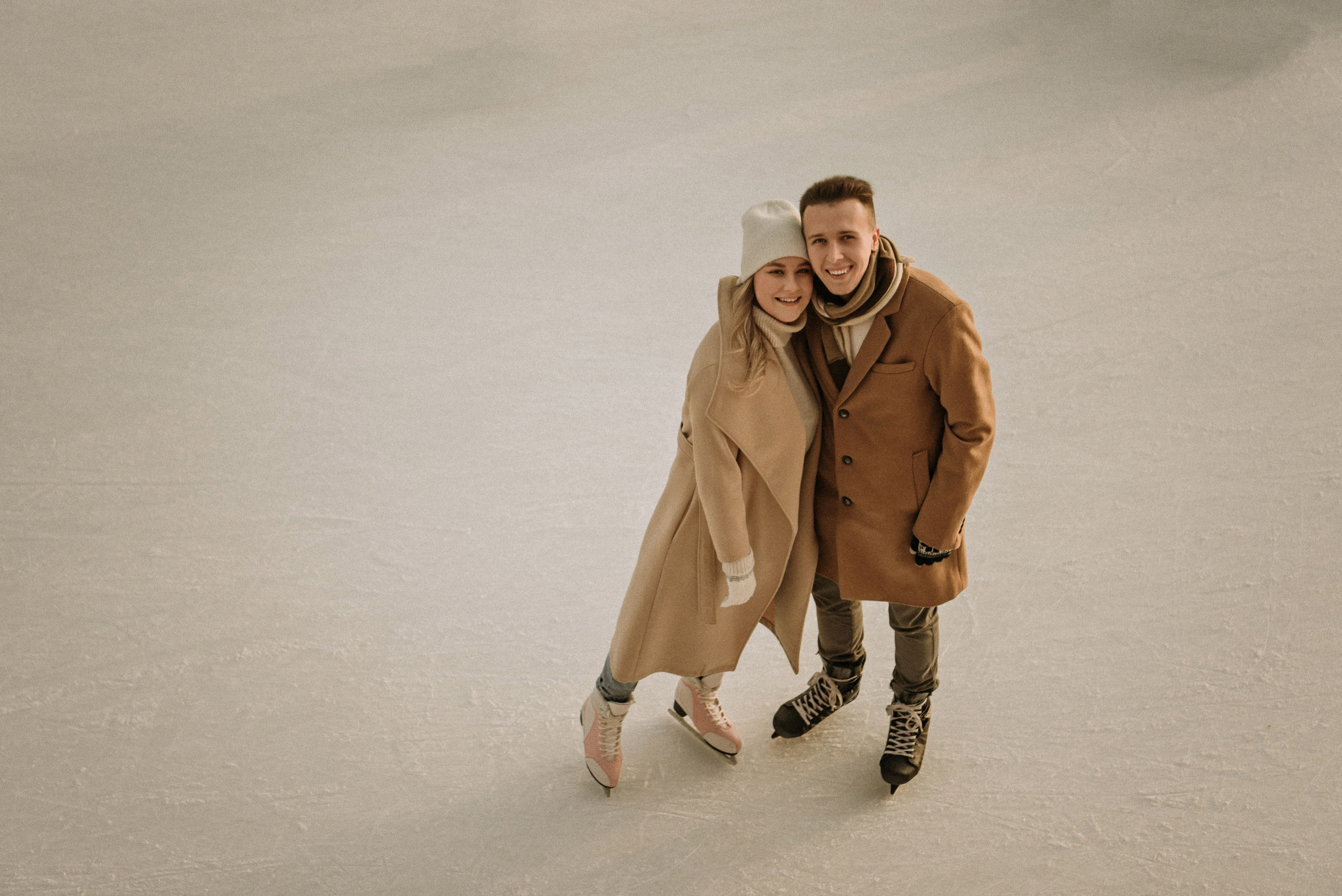 Лиза и Антон. Каток. Свадебный фотограф в Санкт-Петербурге София Шубик