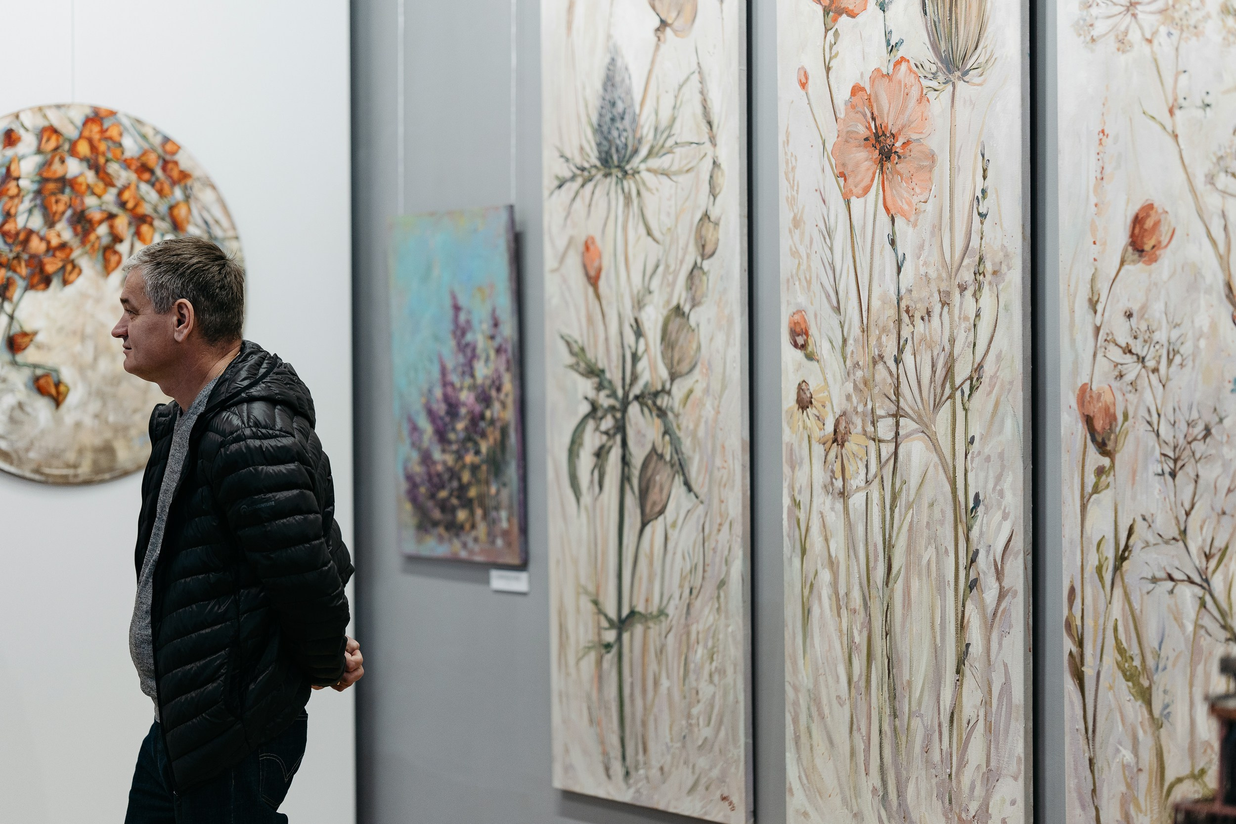 Открытие персональной выставки художника Марии Кулиной-Черкашиной «Возвращение в детство (пойдём, что покажу…)». Свадебный и репортажный фотограф Юров Дмитрий