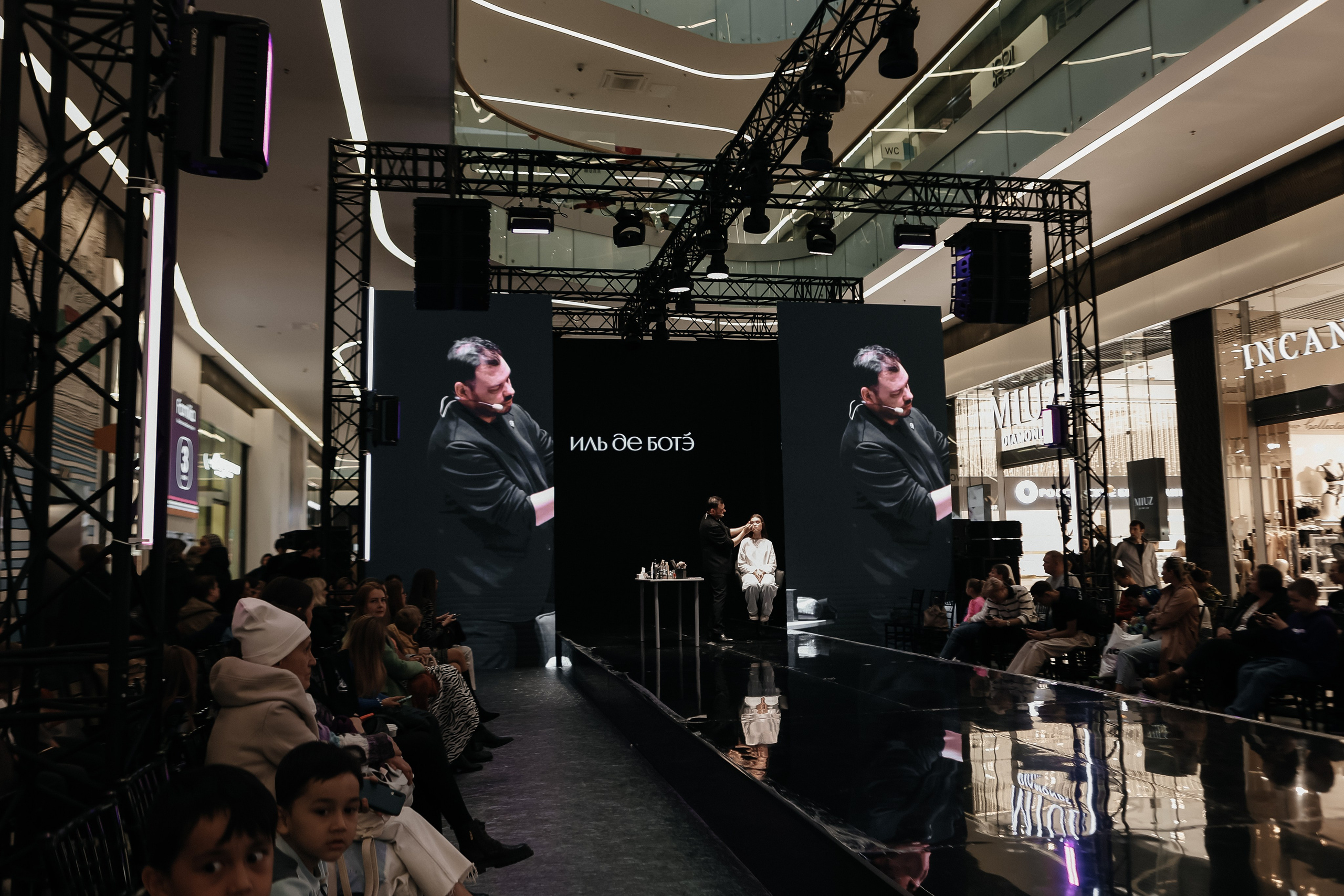 Санкт-Петербург " На яркой стороне» Охта Молл 2024. Свадебный фотограф FOTOKEYT