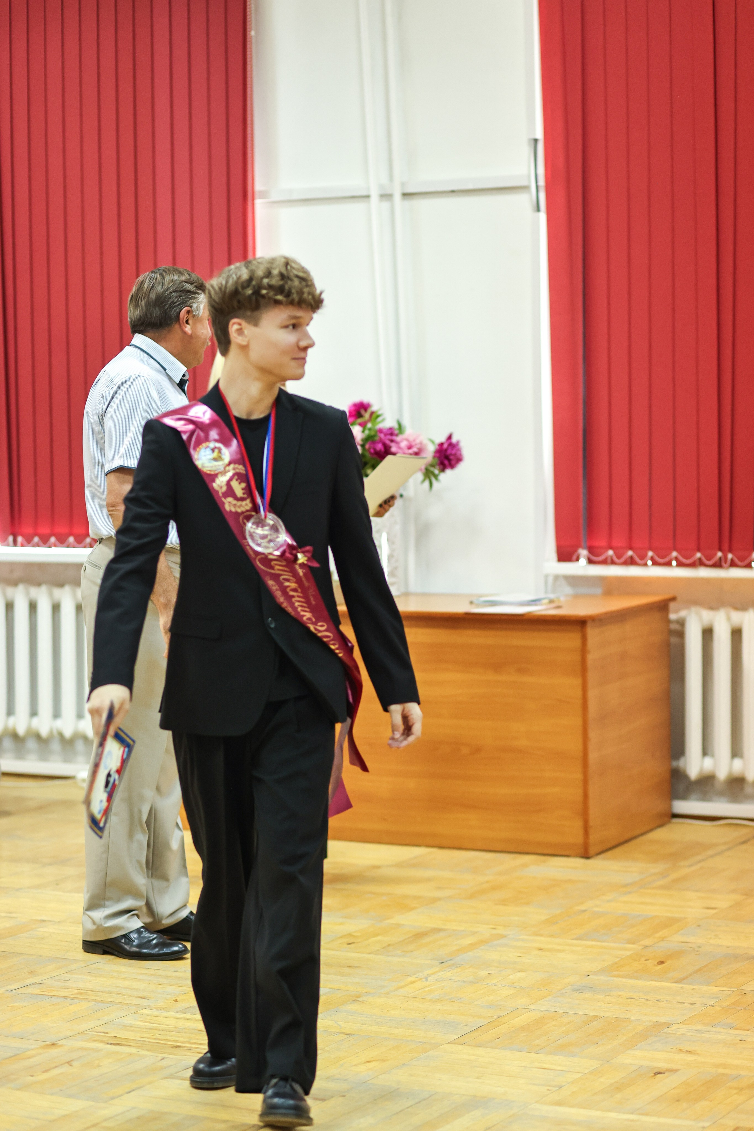 Вручение аттестатов. Школа № 7, выпускники 11 класса 2023 г. Студия выпускных альбомов Остров