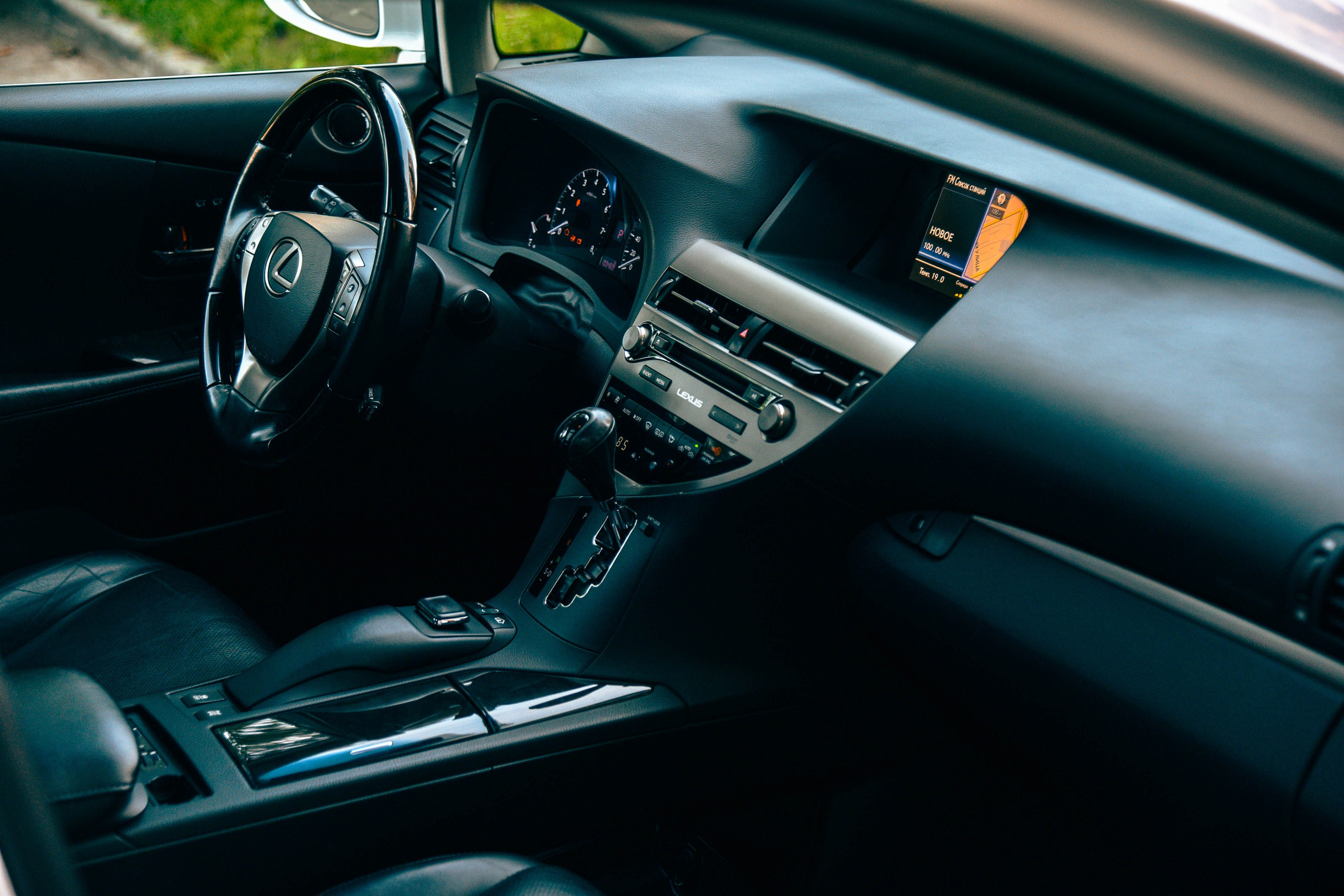 Профессиональная фотосессия Lexus в&nbsp;Новосибирске. Автомобильный фотограф Чанчин Владимир: детальные снимки кузова, интерьера и&nbsp;динамики. Съемка автомобиля для продажи