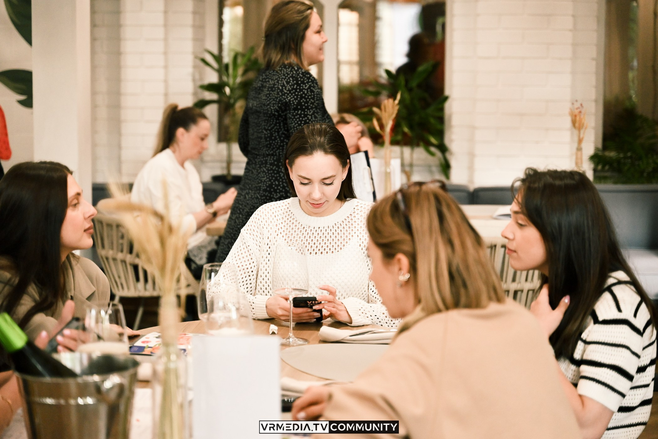 Ресторан «Volna»: Открытия летней веранды «Хочу на дачу»