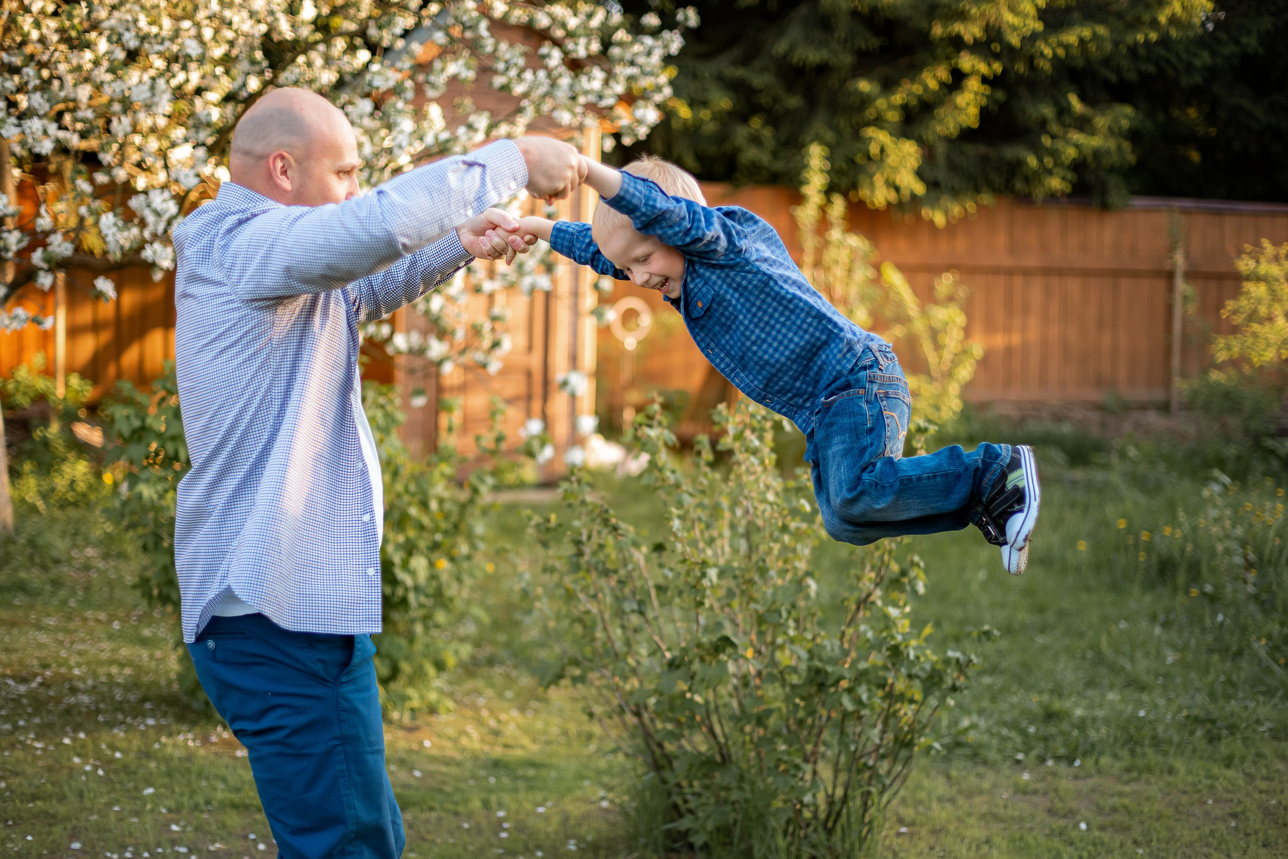 Цветущие яблони. Олеся, Юра и Федя. Семейный и детский фотограф Комина Елена, Власиха, Одинцово