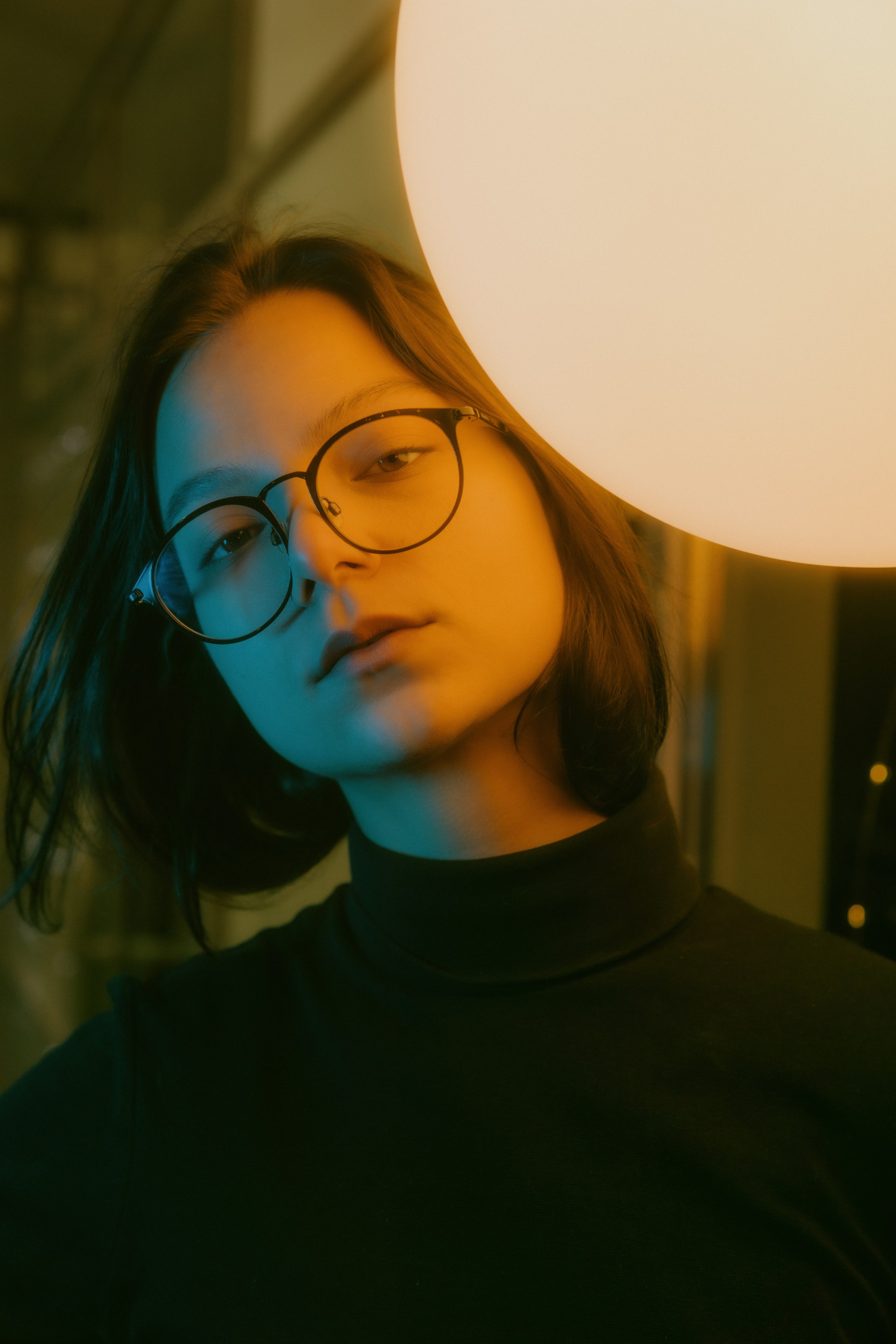 Лера с цветным светом. Главная