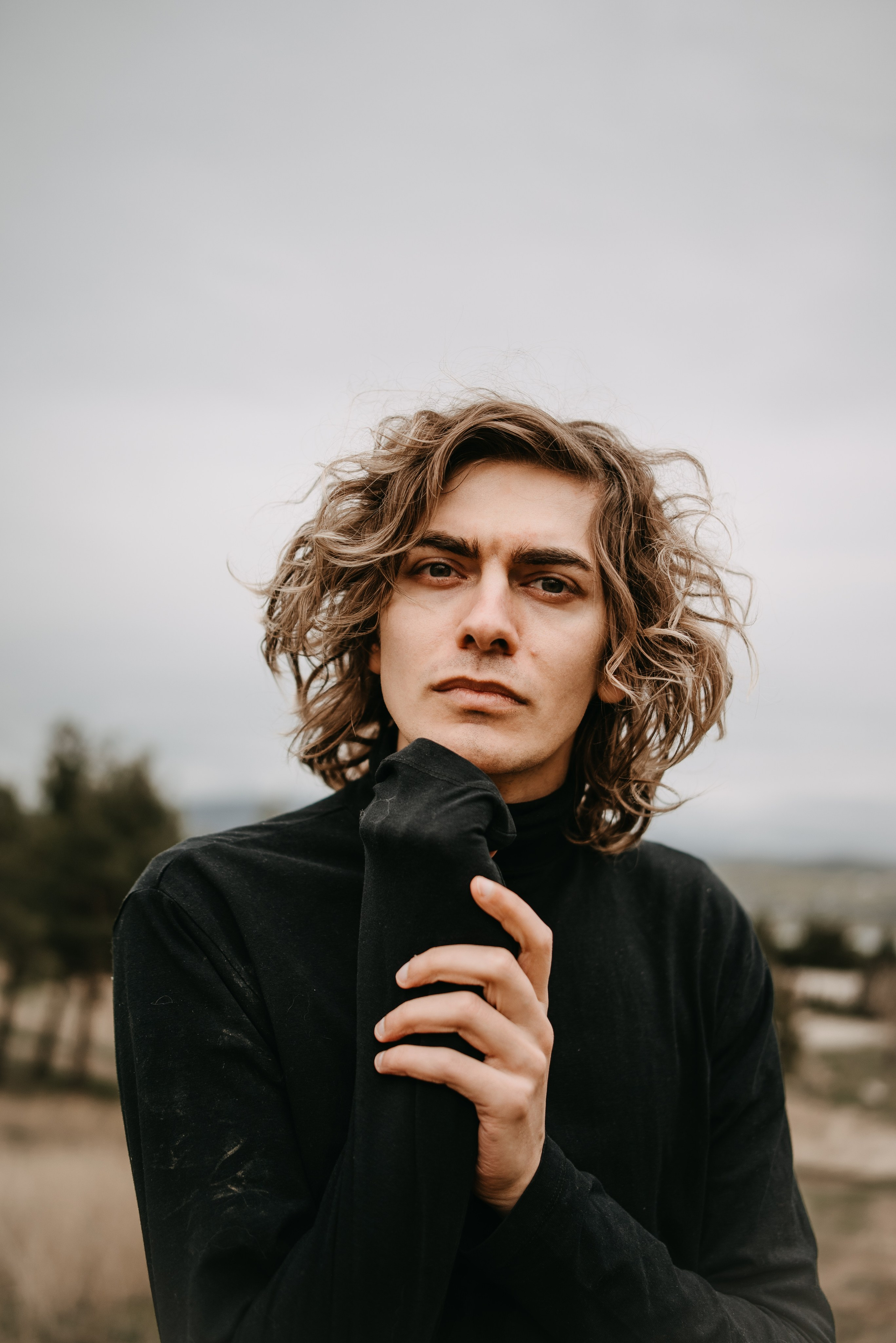 Мужская портретная фотосессия на природе. Портретный и свадебный фотограф в Тбилиси • xeniqo