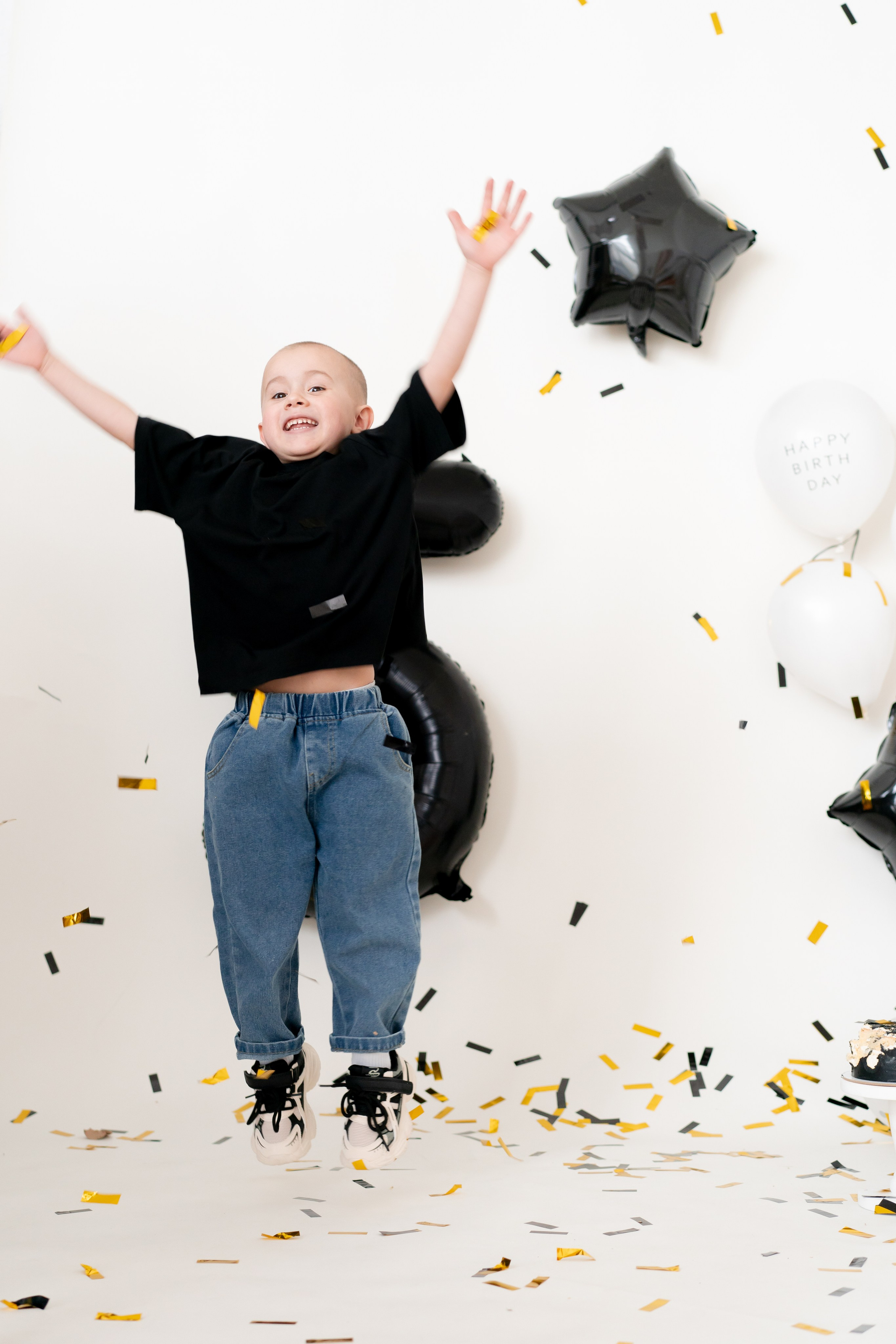 С Днём Рождения ребенка, портрет. Детская, семейная фотостудия в Санкт-Петербурге