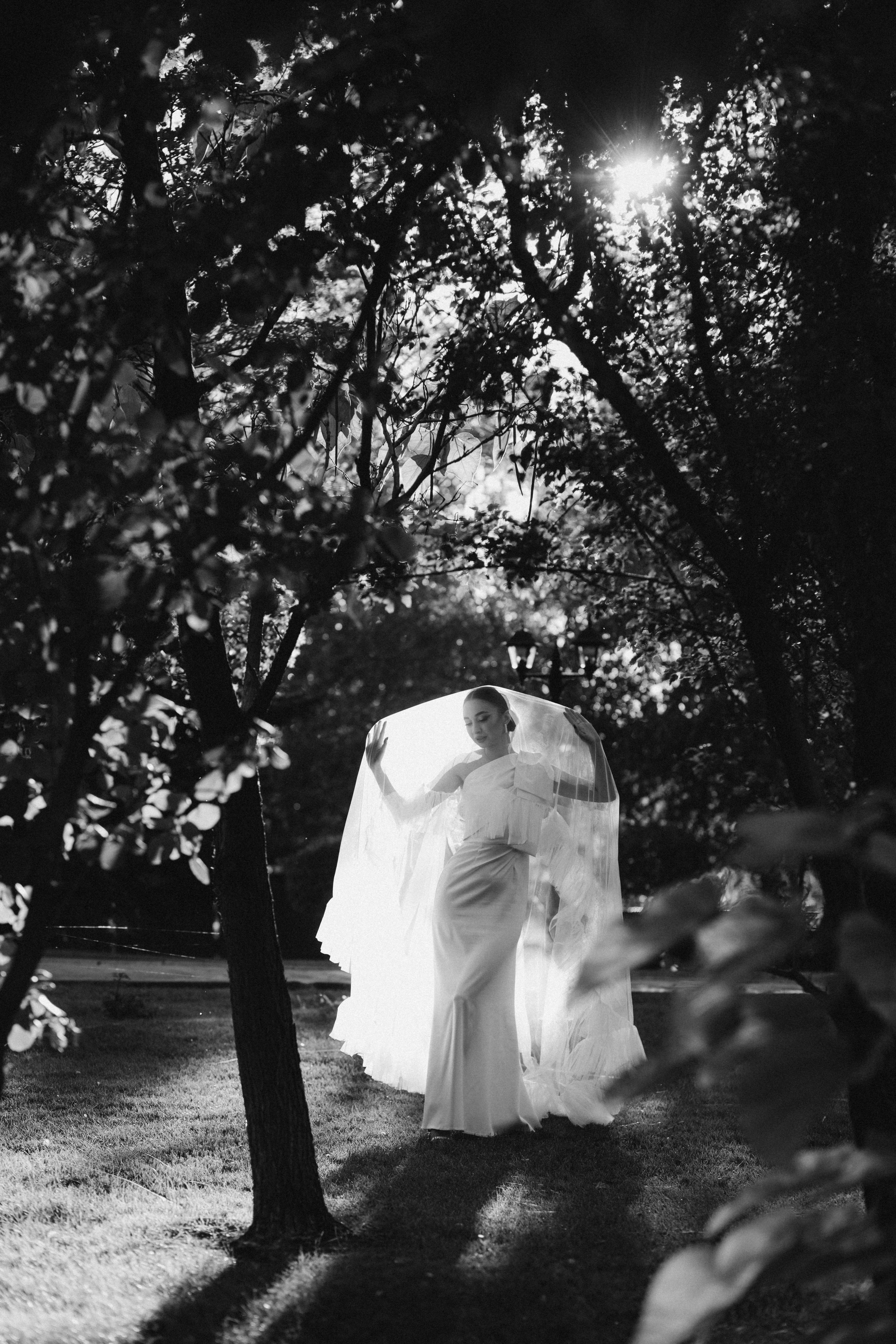 В зеленом саду. Shakhmanoff.kz