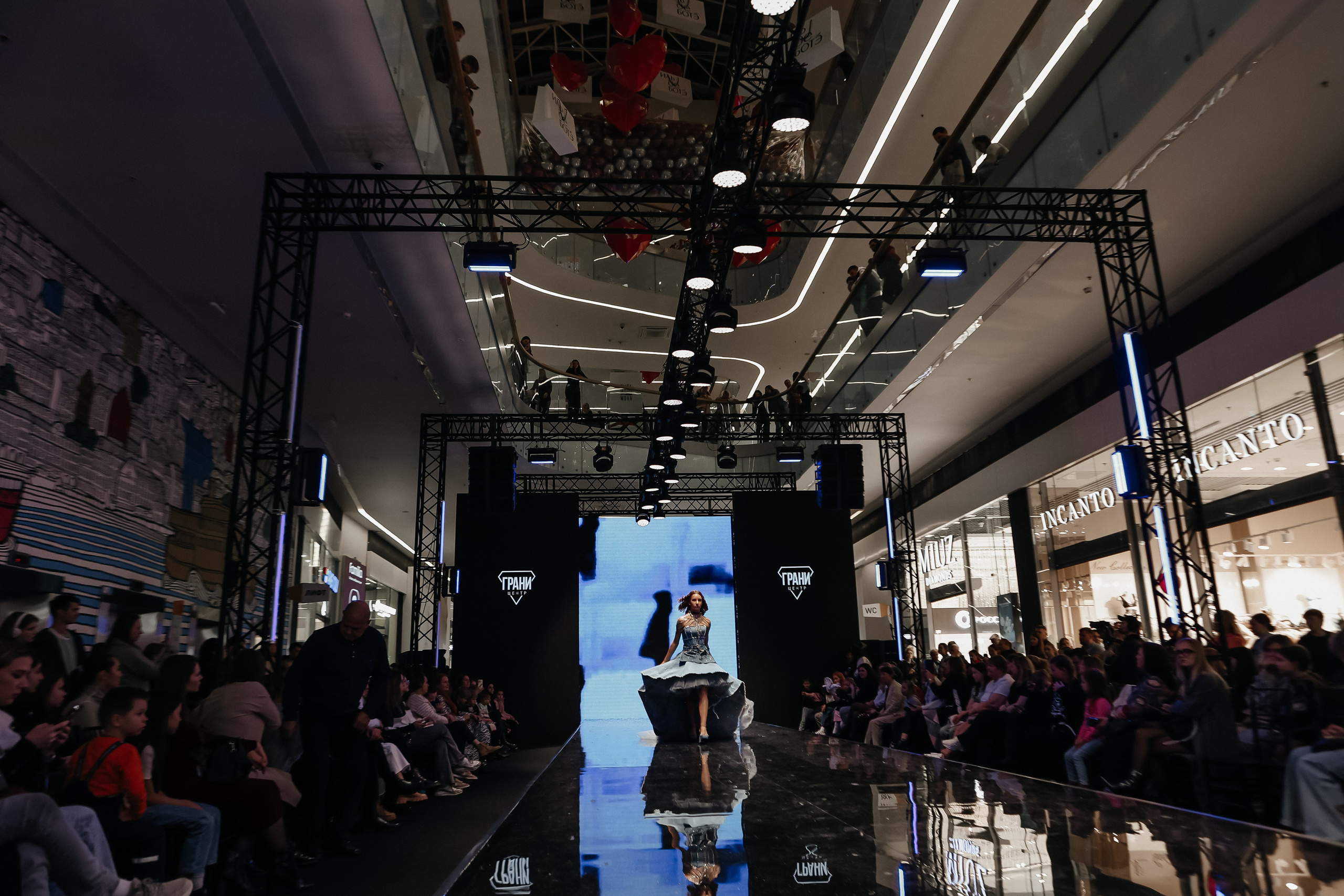 Санкт-Петербург " На яркой стороне» Охта Молл 2024. Свадебный фотограф FOTOKEYT