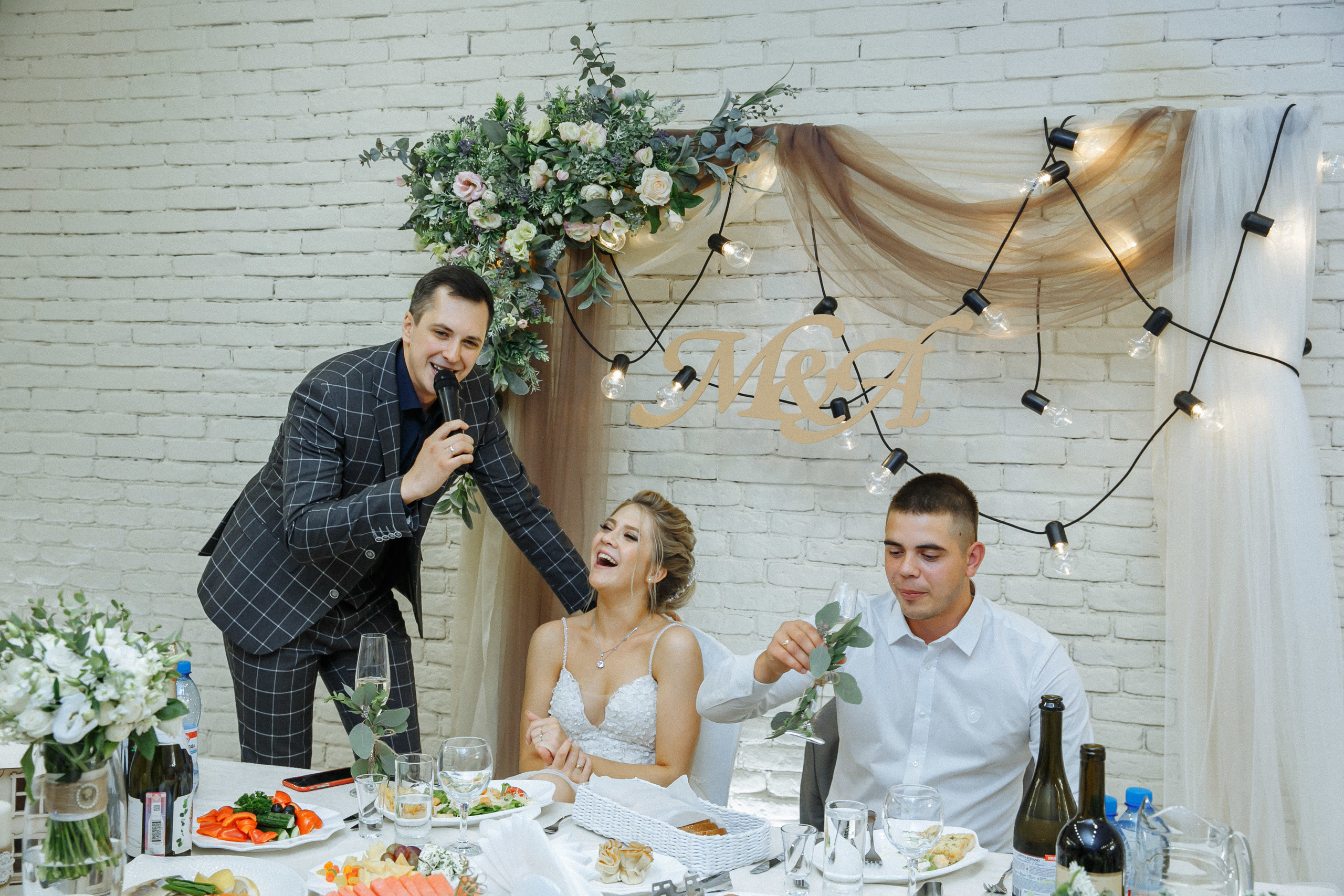 Свадебные фото в ЖК Жуковка, сборы невесты в ЖК Жуковка новосибирск. Фотограф Новосибирск Татьяна Богачек