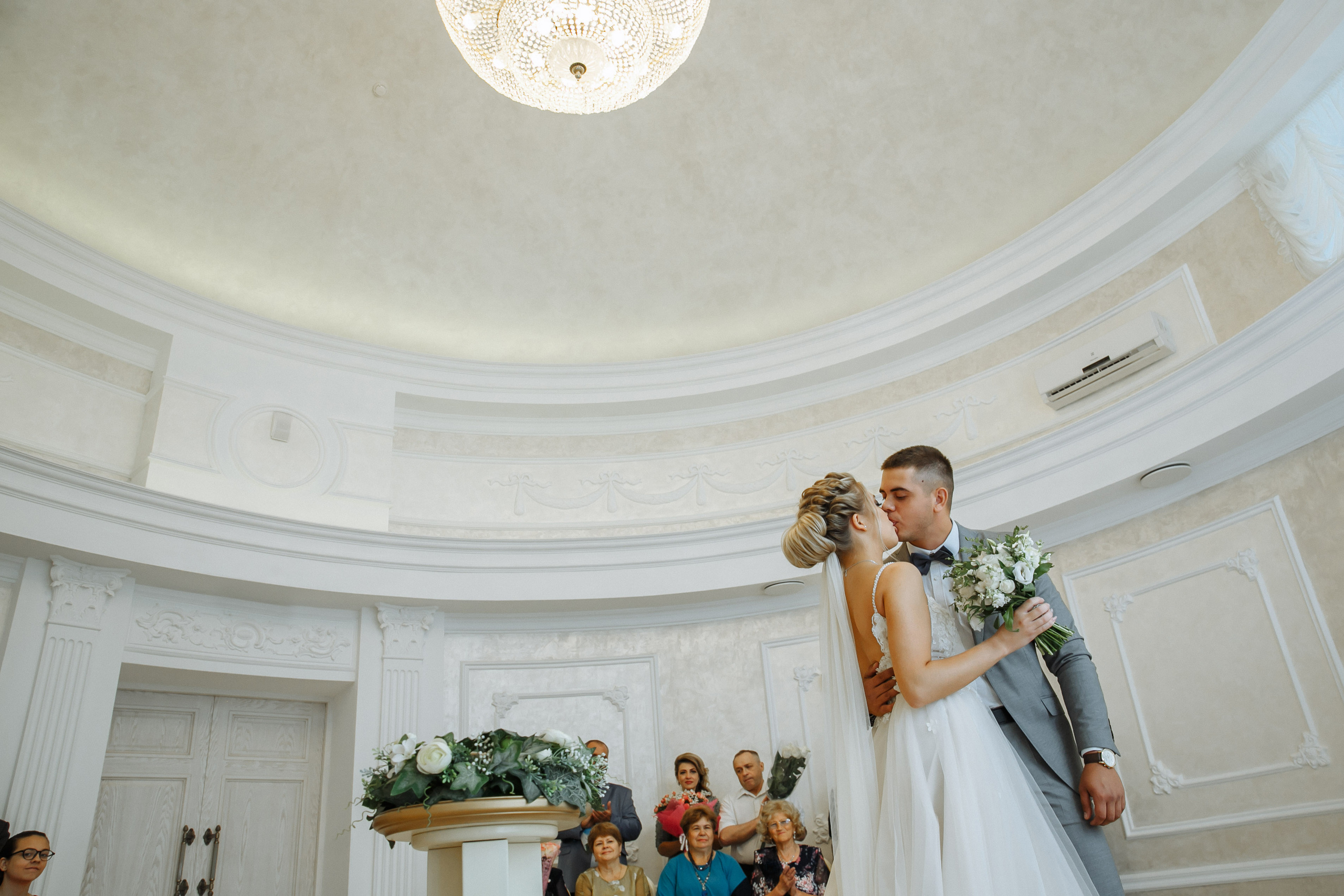 Свадебные фото в ЖК Жуковка, сборы невесты в ЖК Жуковка новосибирск. Фотограф Новосибирск Татьяна Богачек