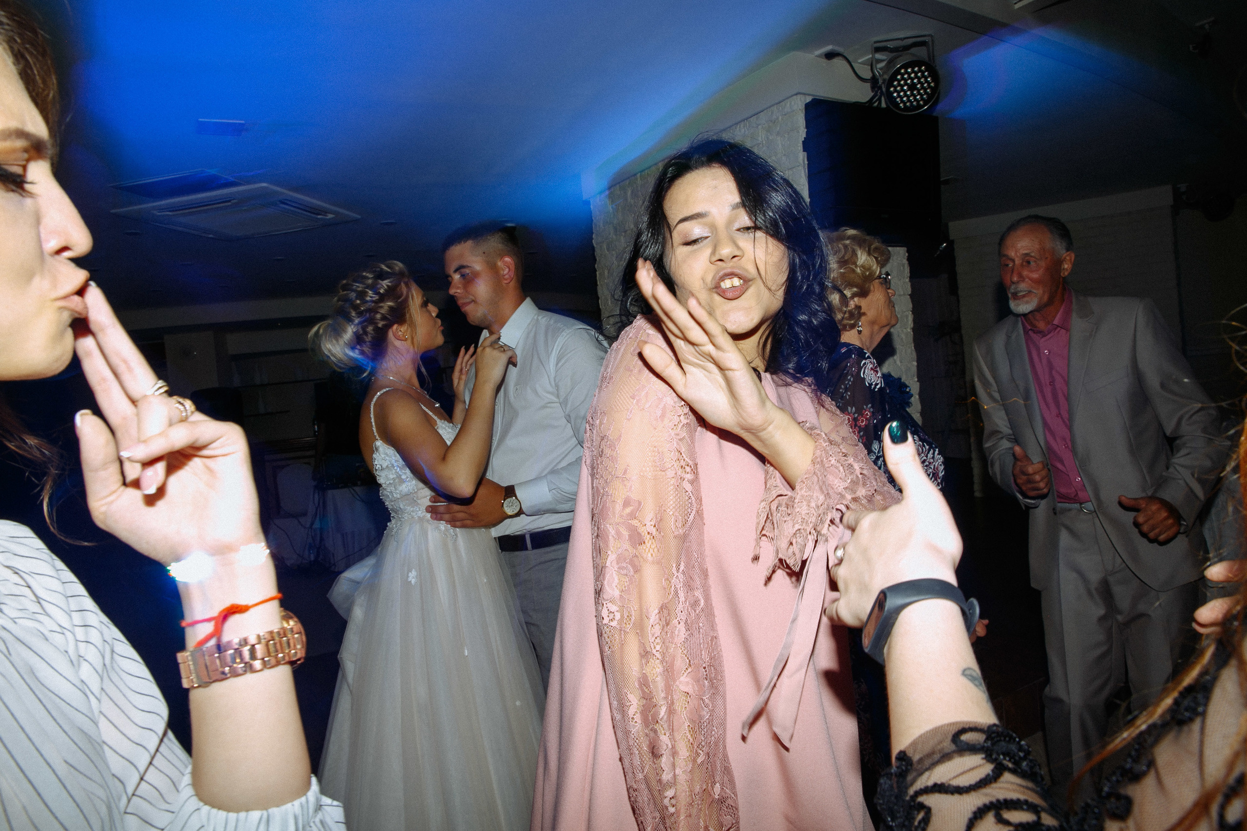 Свадебные фото в ЖК Жуковка, сборы невесты в ЖК Жуковка новосибирск. Фотограф Новосибирск Татьяна Богачек