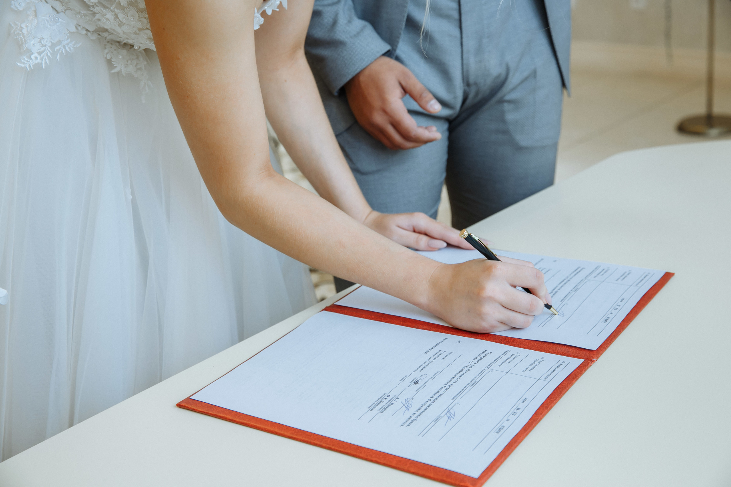 Свадебные фото в ЖК Жуковка, сборы невесты в ЖК Жуковка новосибирск. Фотограф Новосибирск Татьяна Богачек