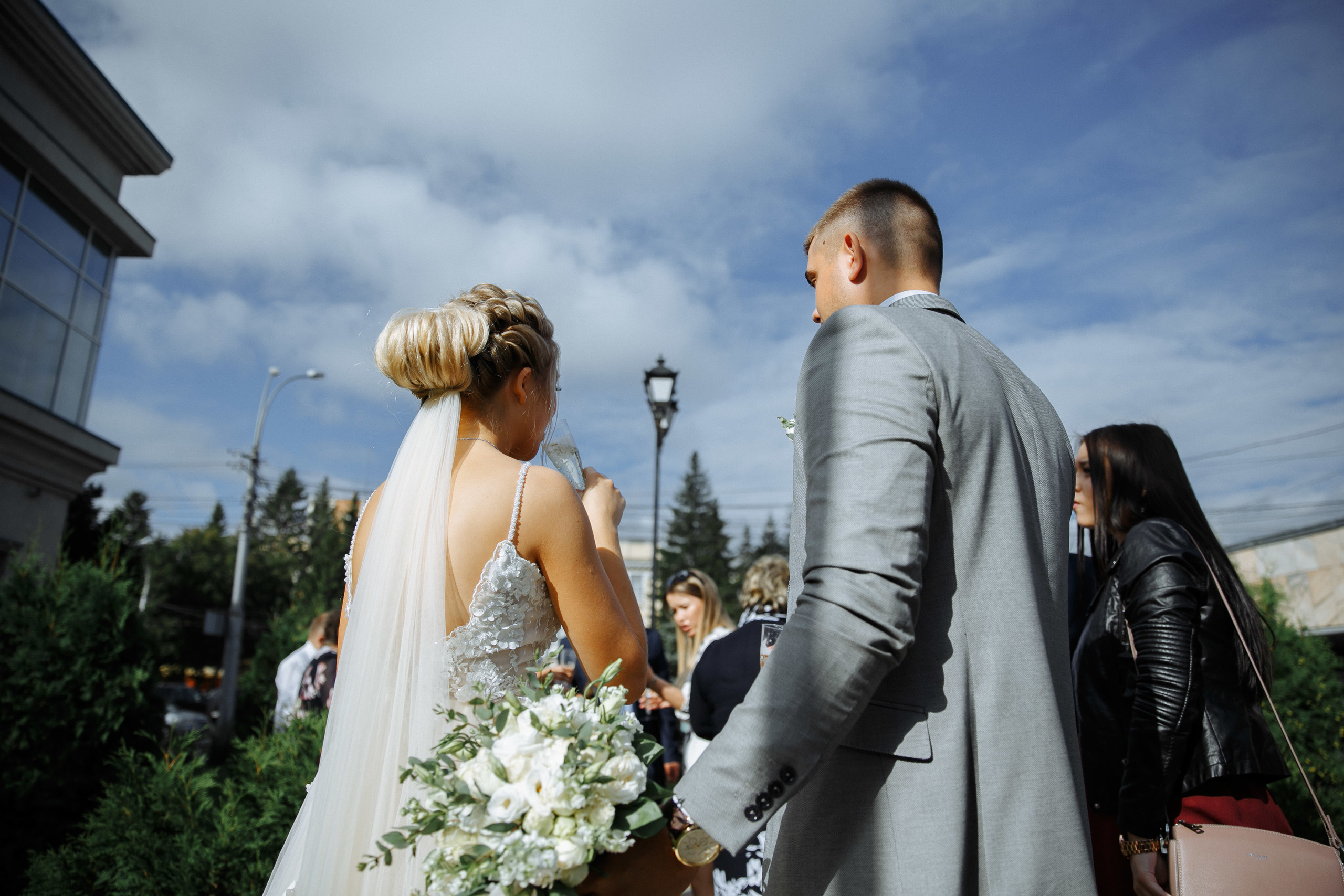 Свадебные фото в ЖК Жуковка, сборы невесты в ЖК Жуковка новосибирск. Фотограф Новосибирск Татьяна Богачек