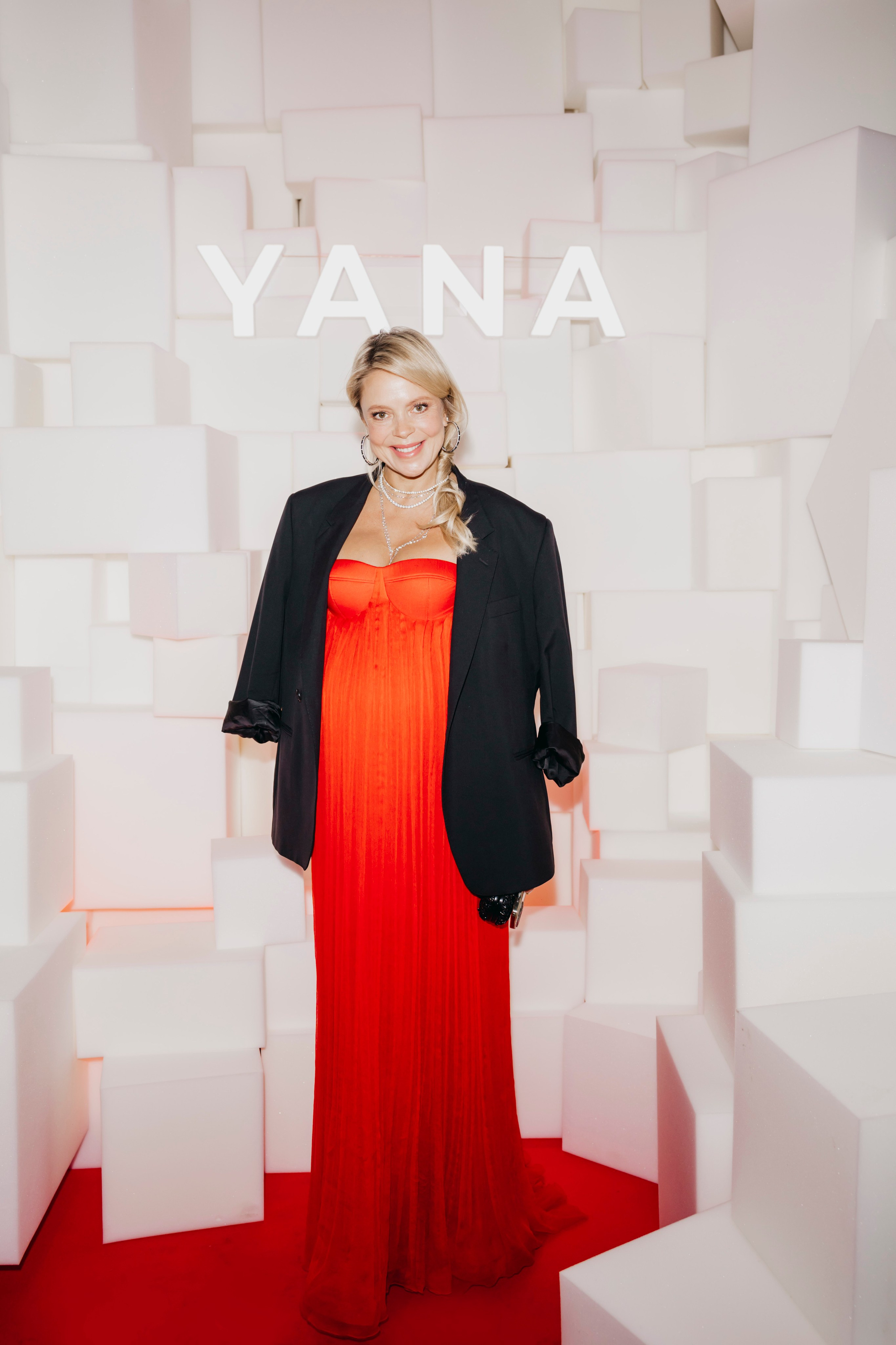 «Снежный Коктейль» от дома моды «YANA» Яны Раскаваловой. «Птичка на проводе»: информационный портал в Москве