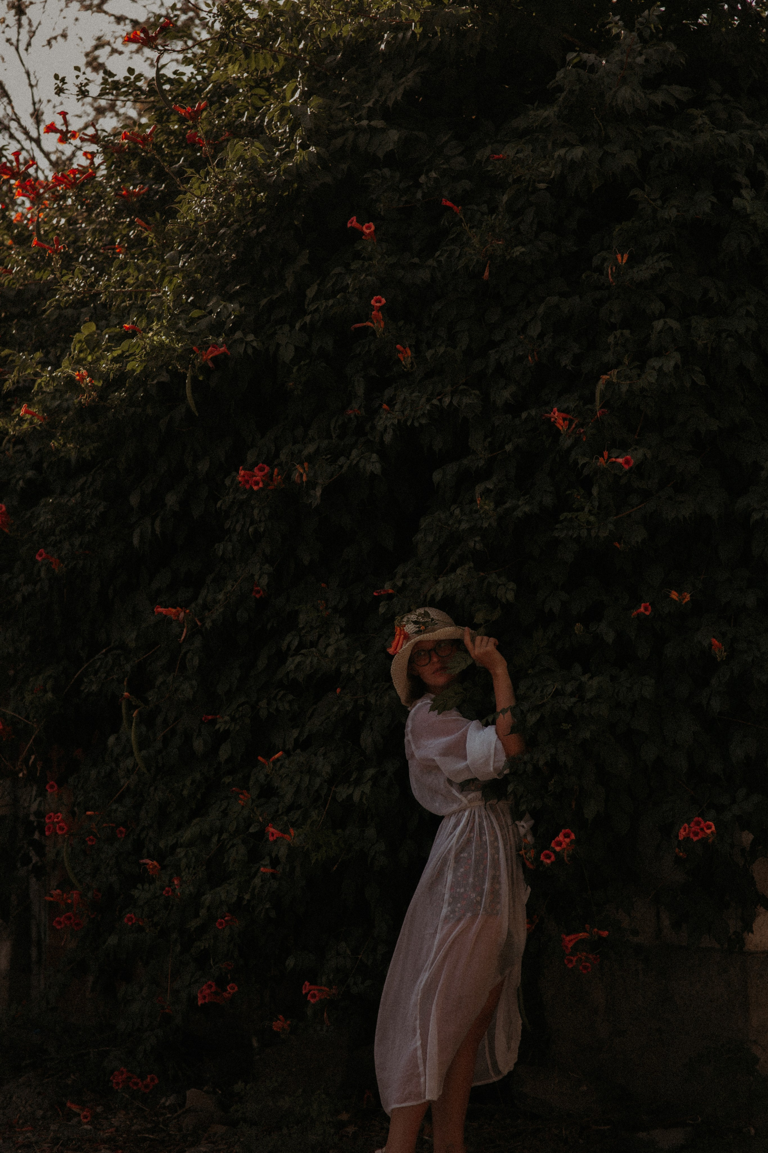 Фотосессия девушки в цветах летом. Свадебный и репортажный фотограф в Ярославле и Санкт-Петербурге Роман Микрюков