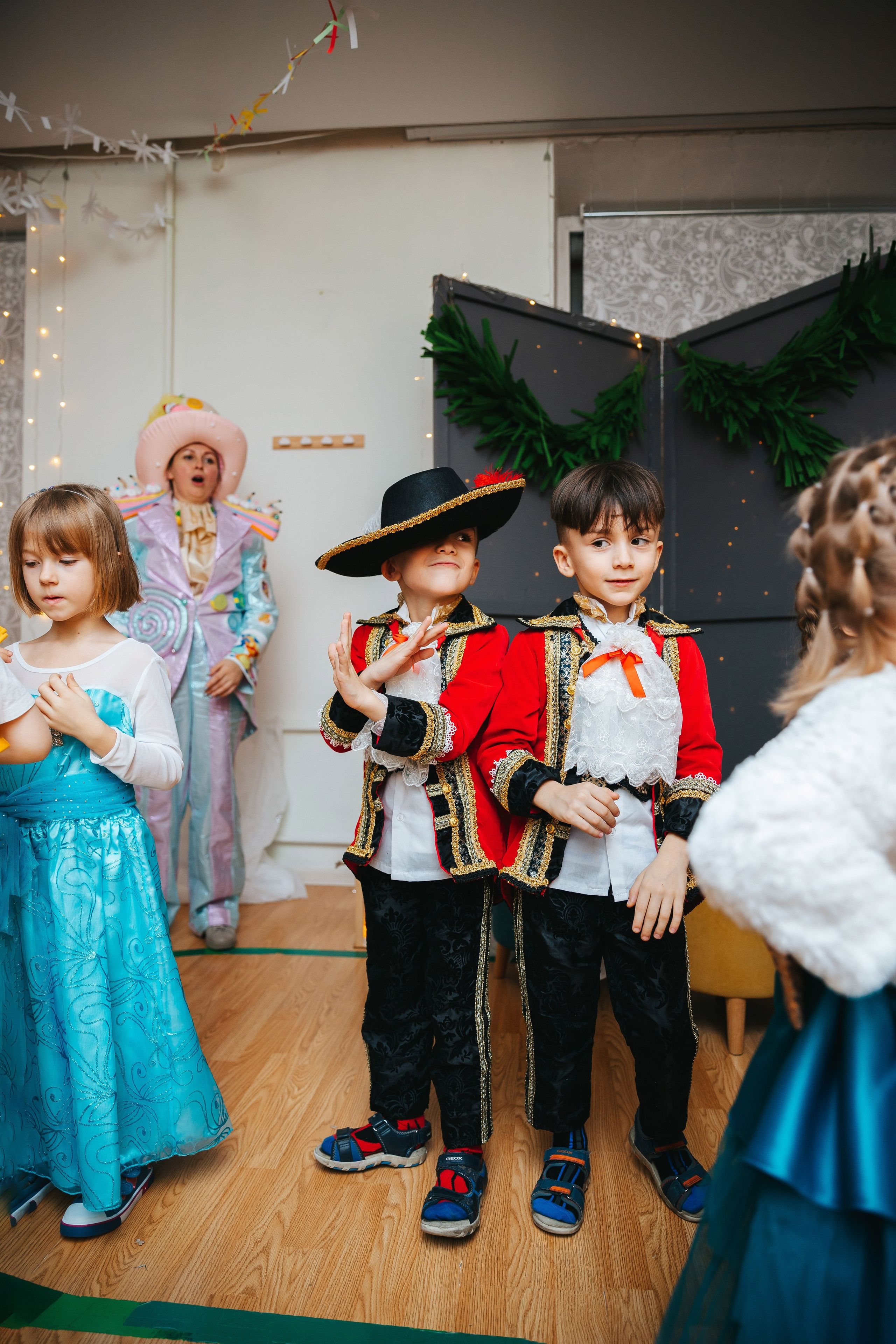 Новогодний утренник в Монтессори-садике. Семейный lifestyle фотограф в Санкт-Петербурге Людмила Пахомова